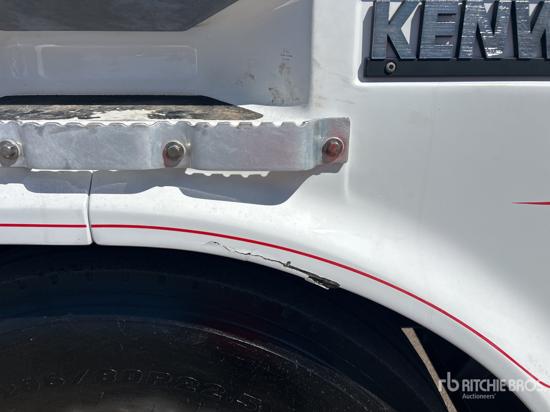 2006 Kenworth K104