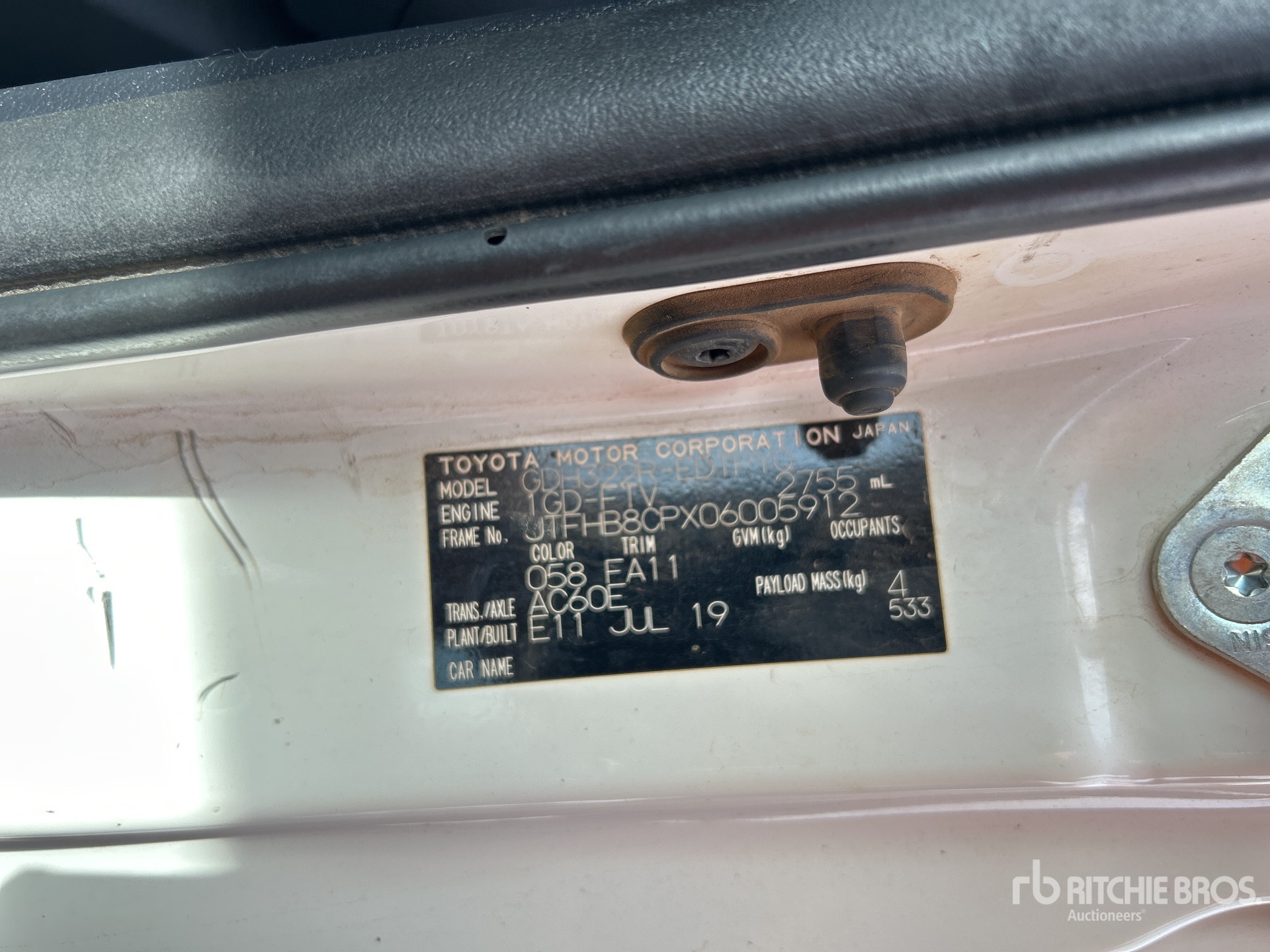 2019 Toyota HIACE COMMUTER