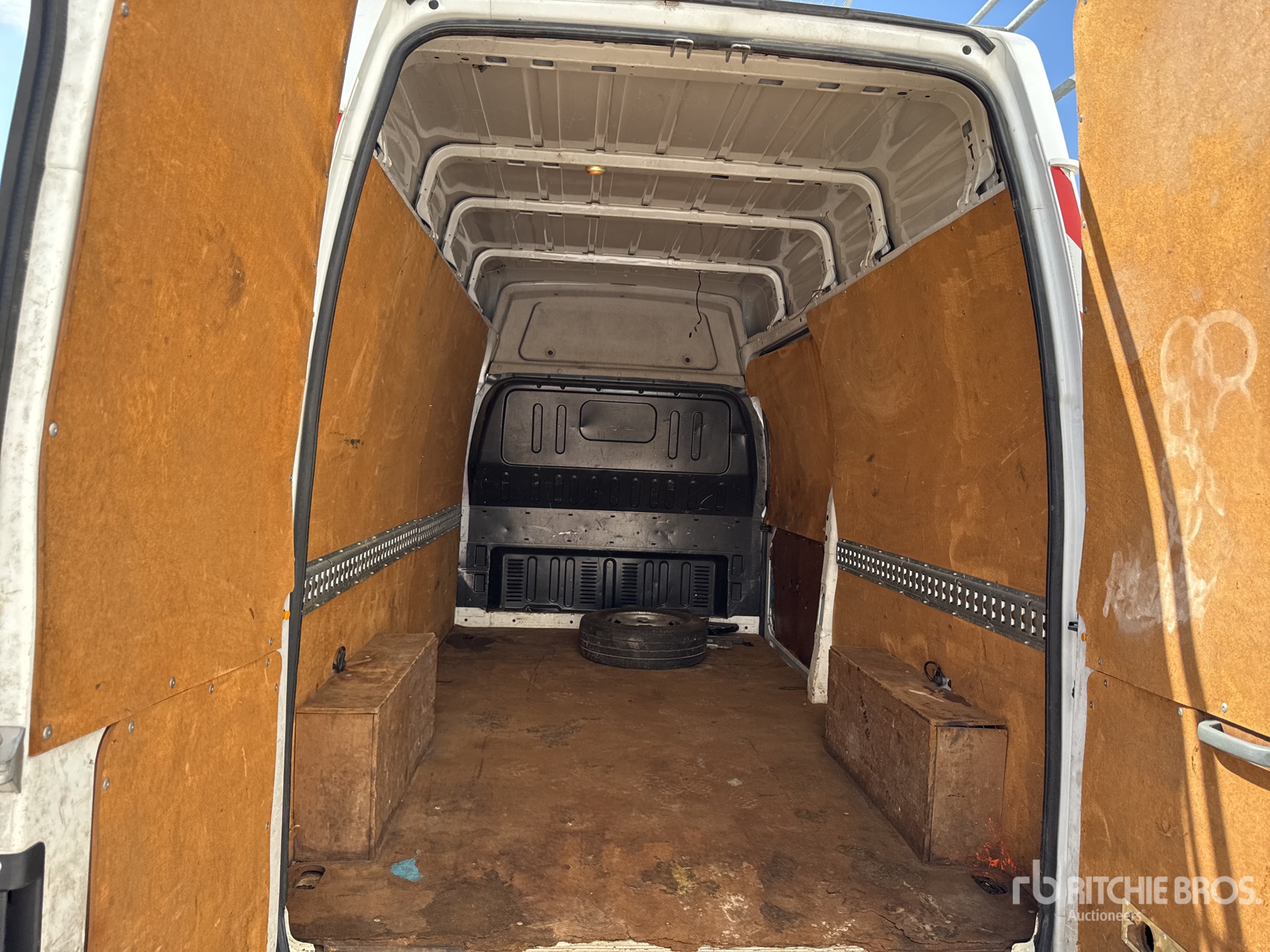 2011 Ford TRANSIT 140T300