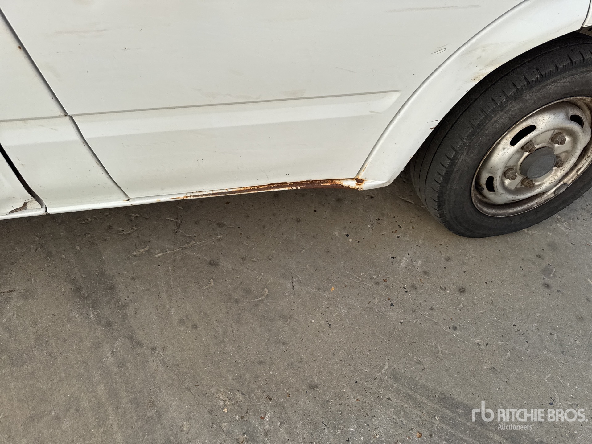 2011 Ford TRANSIT 140T300