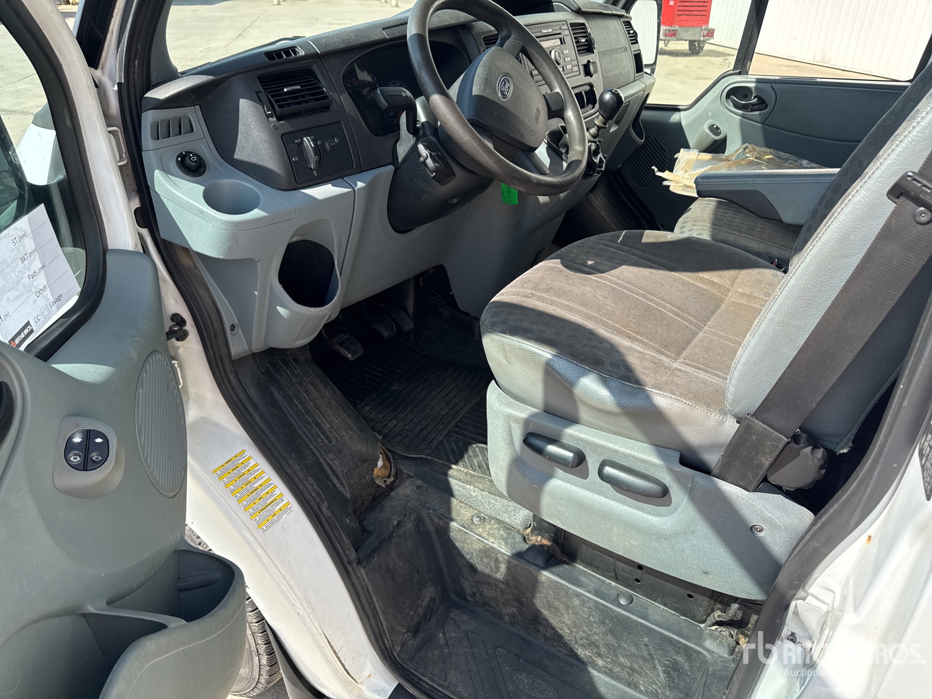 2011 Ford TRANSIT 140T300