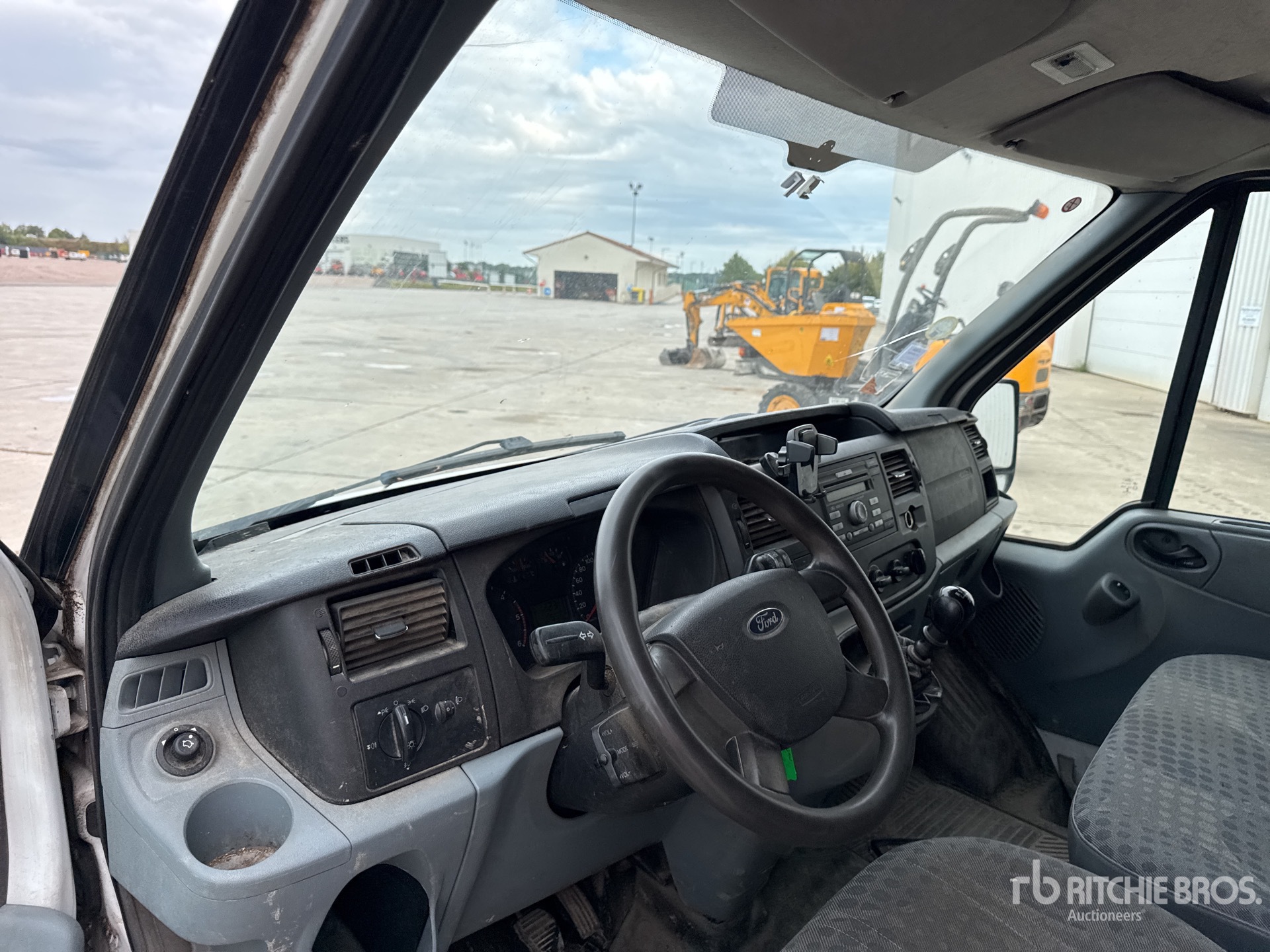 2011 Ford TRANSIT 140T300