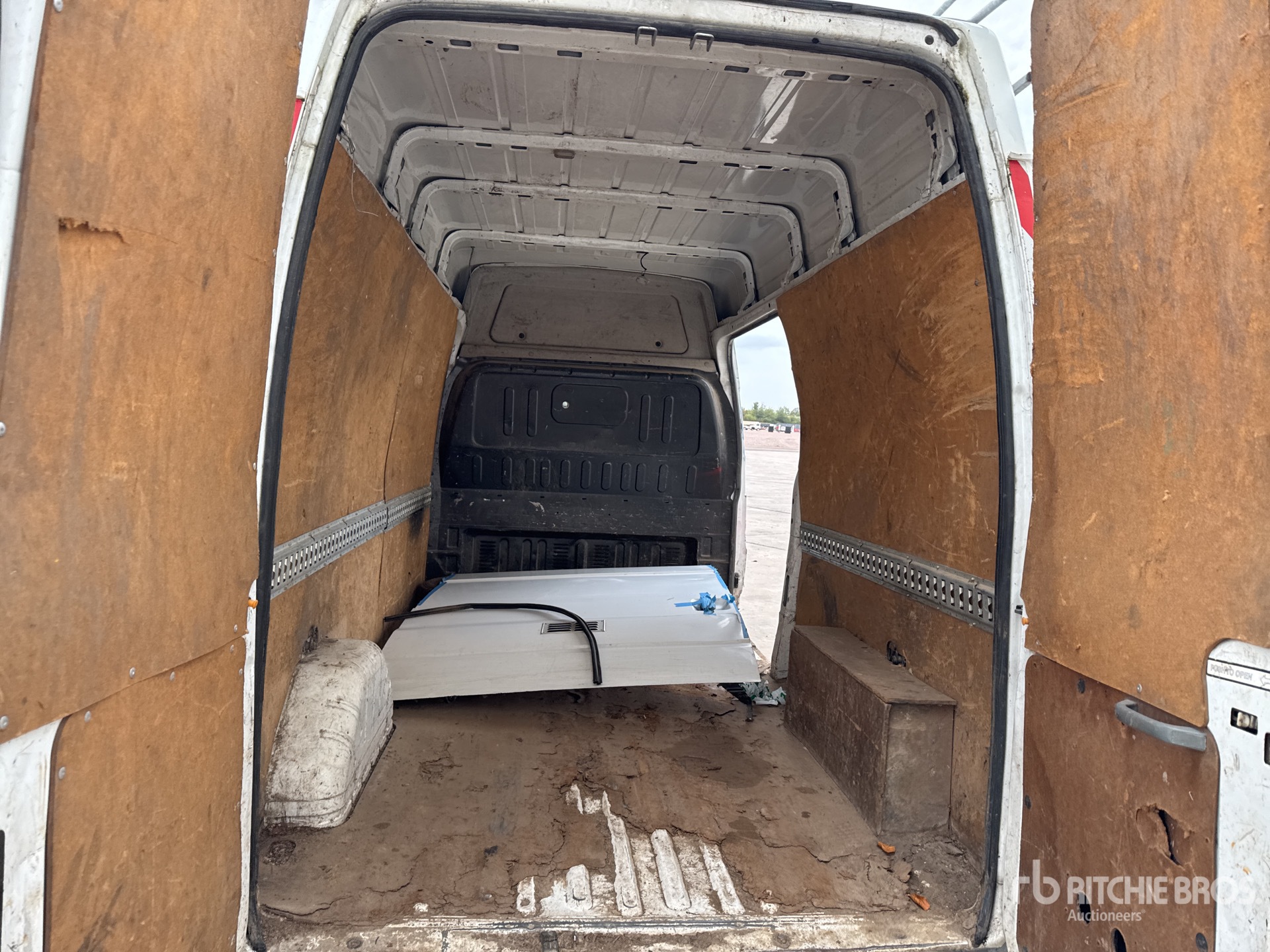 2011 Ford TRANSIT 140T300