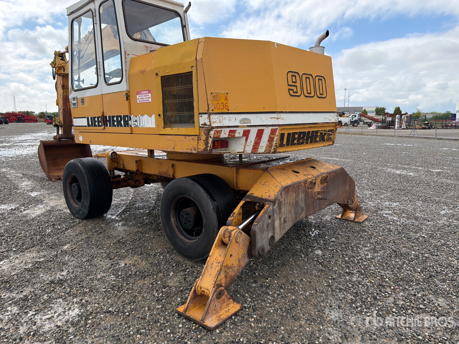1988 Liebherr A900B