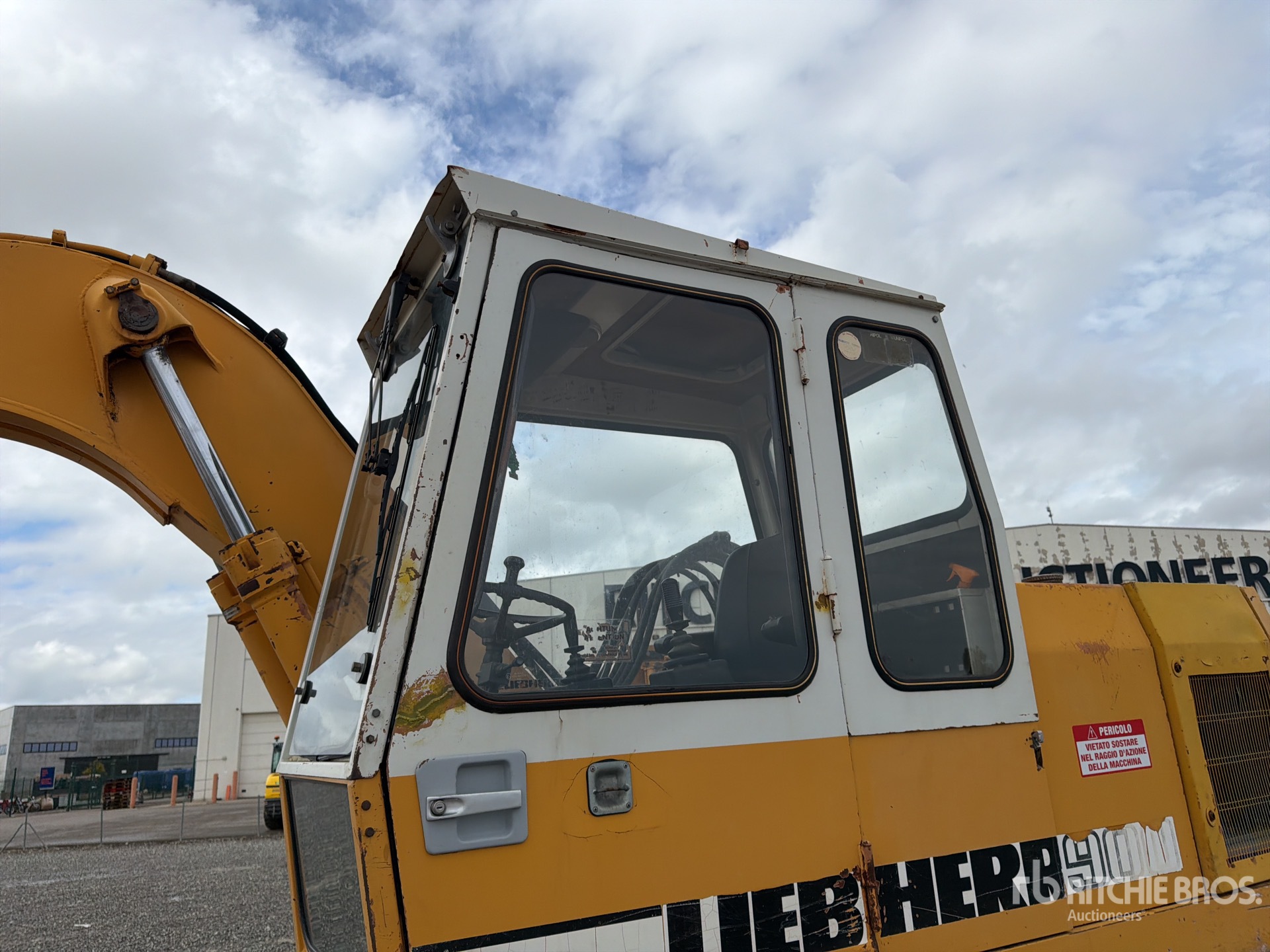 1988 Liebherr A900B