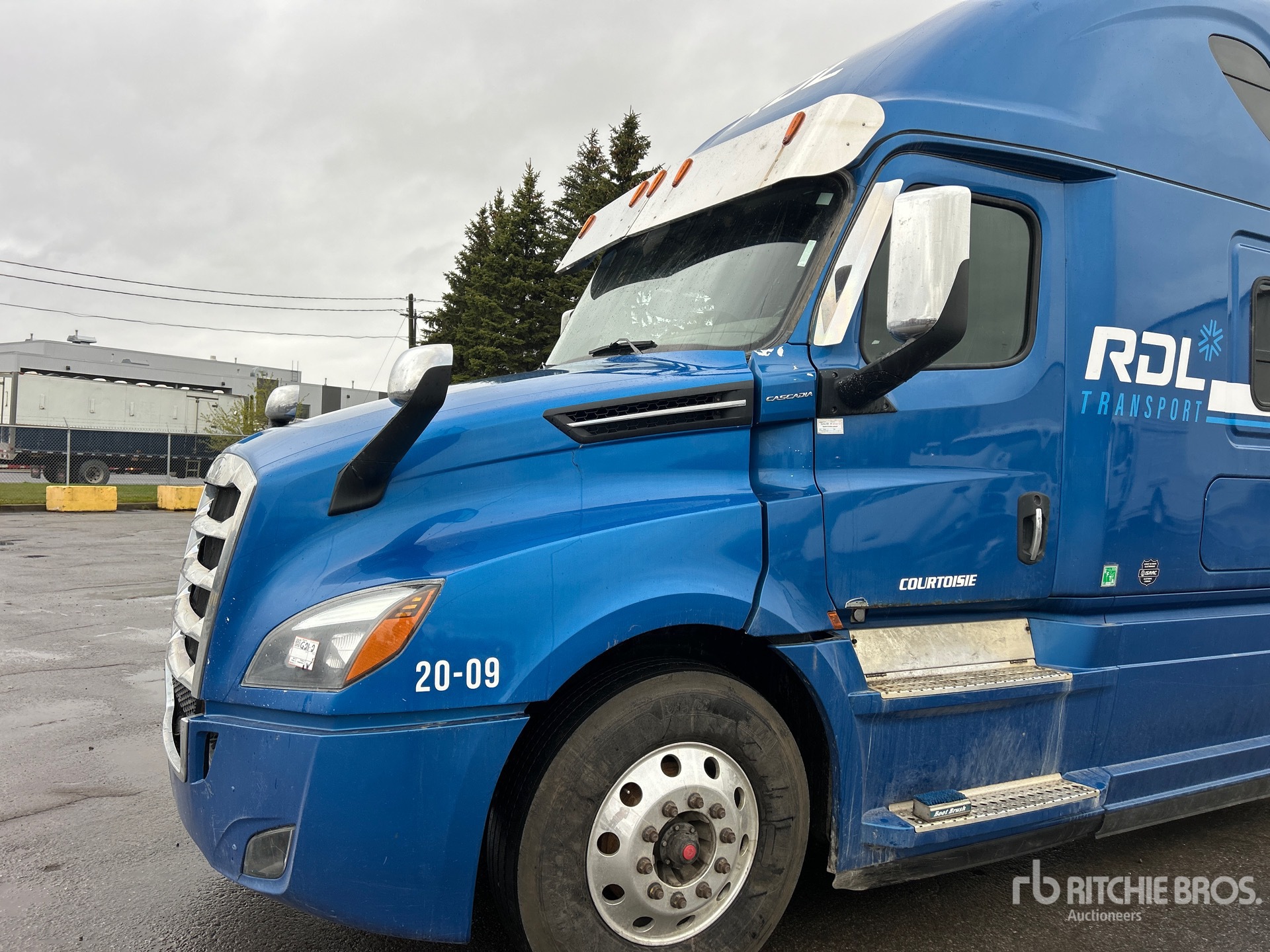 2020 Freightliner CASCADIA 126