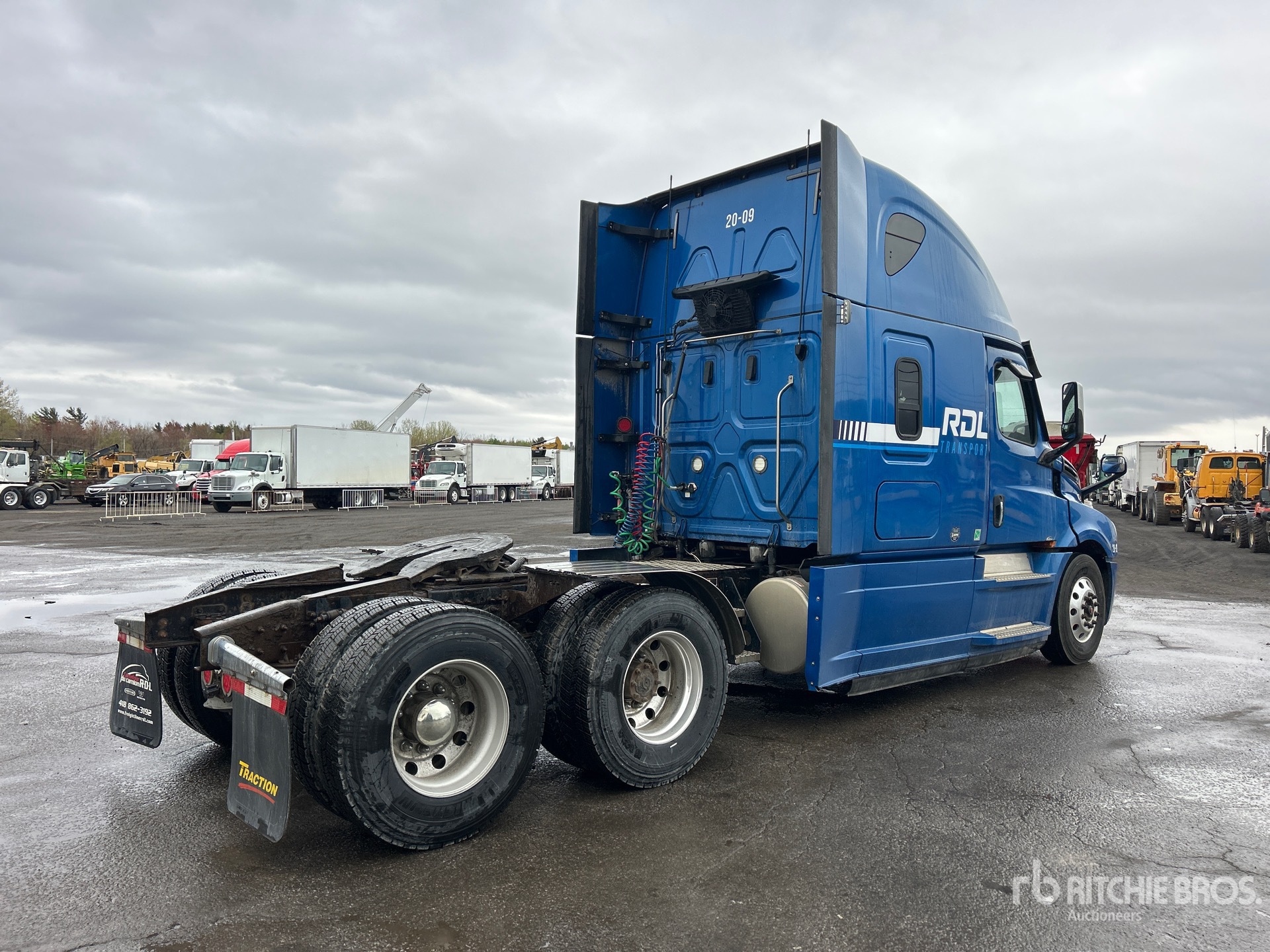 2020 Freightliner CASCADIA 126