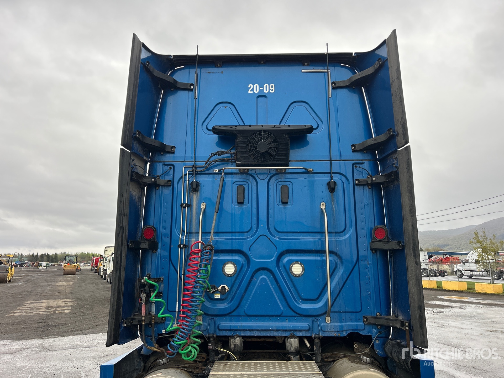 2020 Freightliner CASCADIA 126
