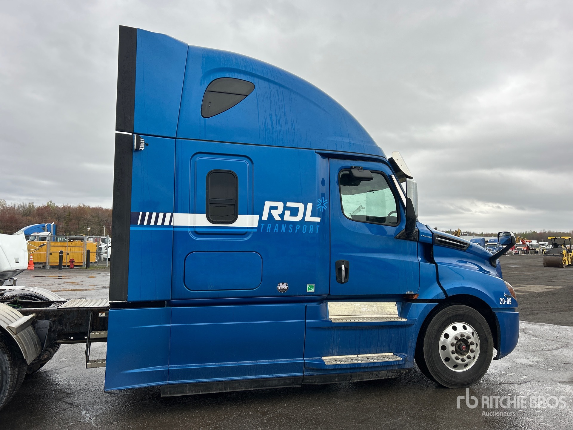 2020 Freightliner CASCADIA 126