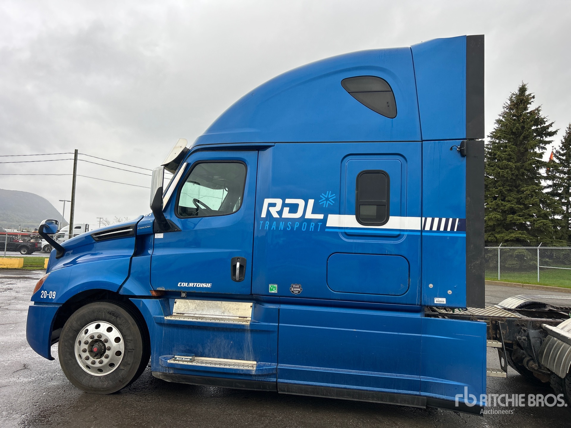 2020 Freightliner CASCADIA 126