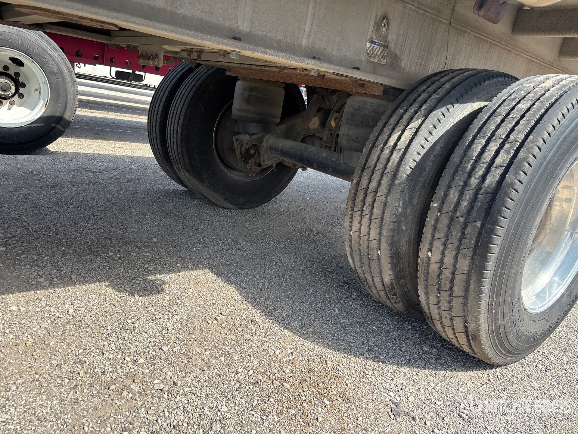 2009 East 48 FT T/A SPREAD AXLE