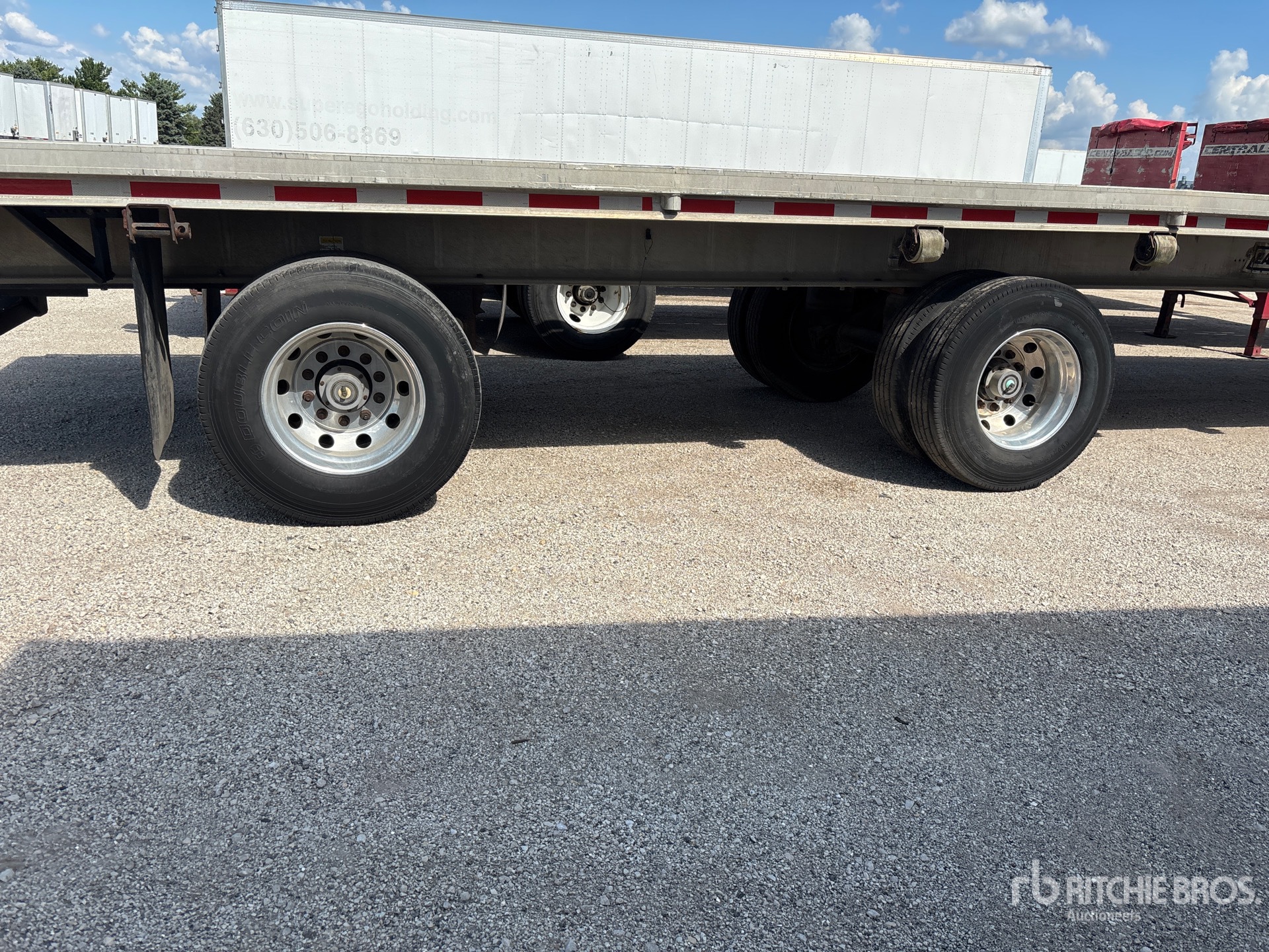 2009 East 48 FT T/A SPREAD AXLE