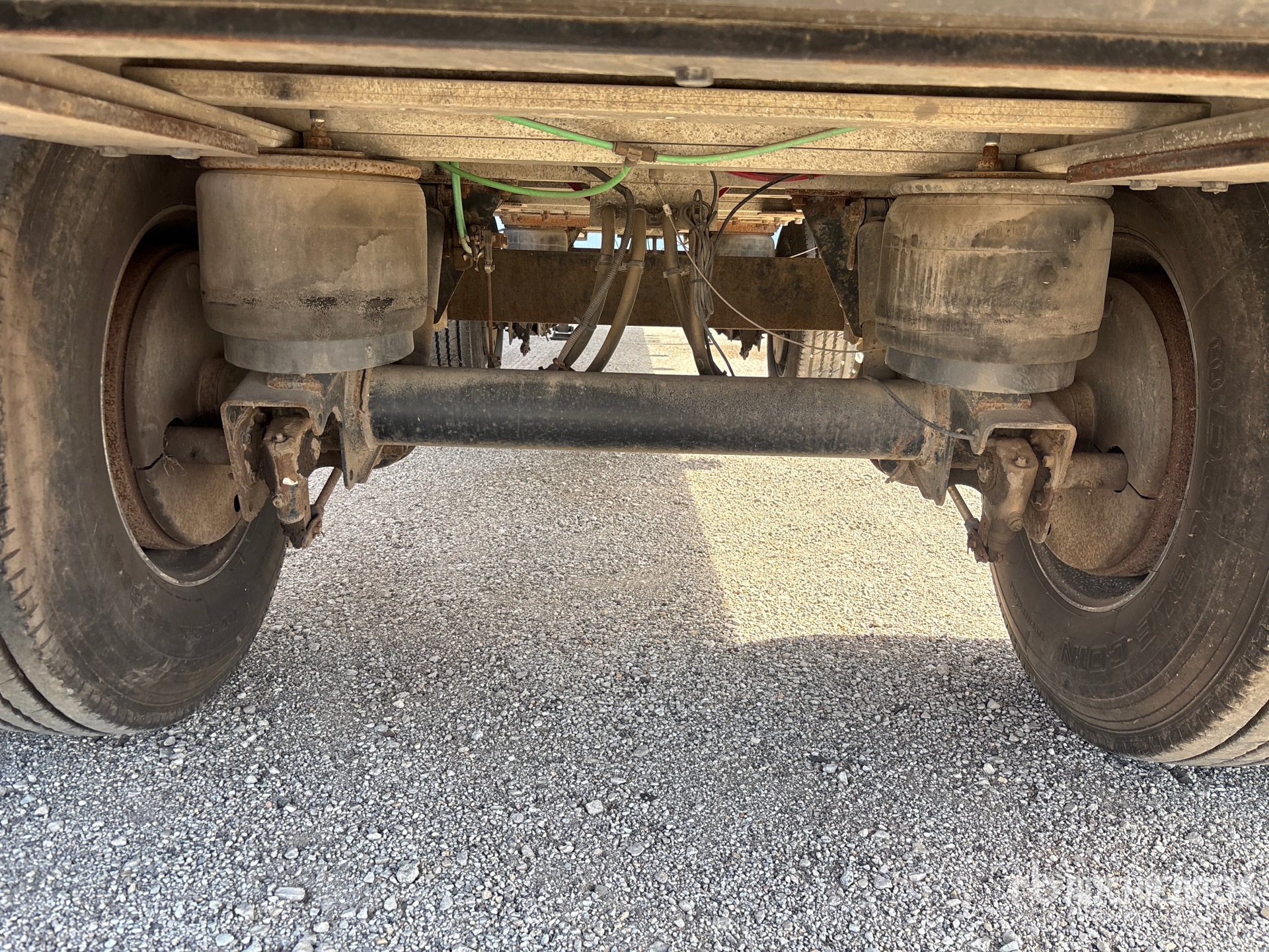 2009 East 48 FT T/A SPREAD AXLE