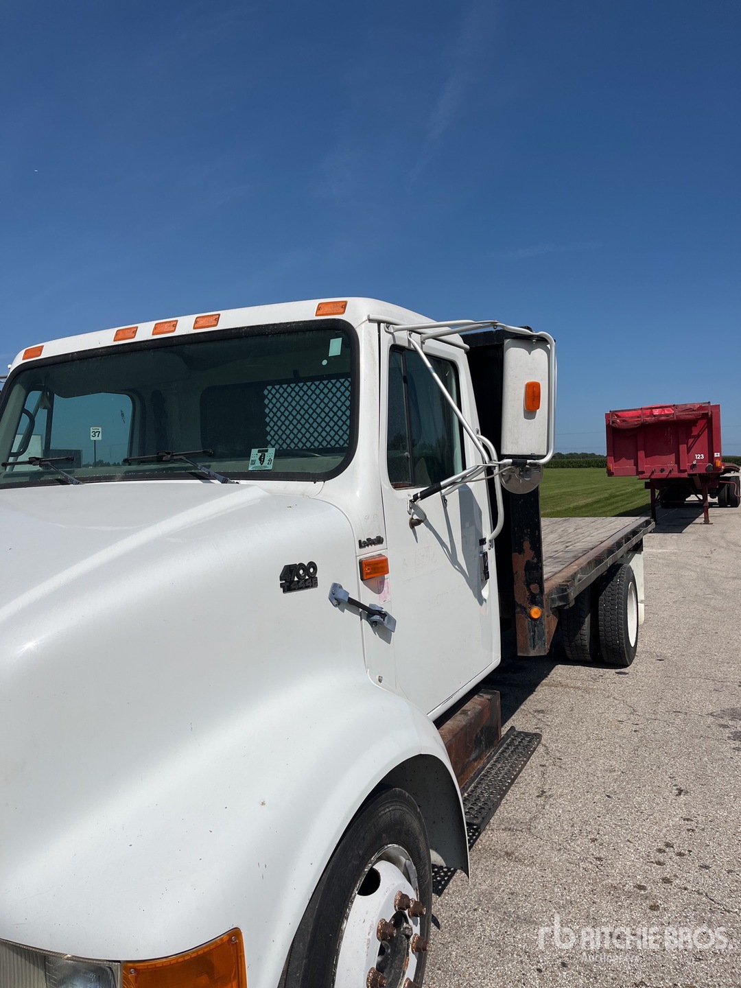 Photo of 2000 International 4700