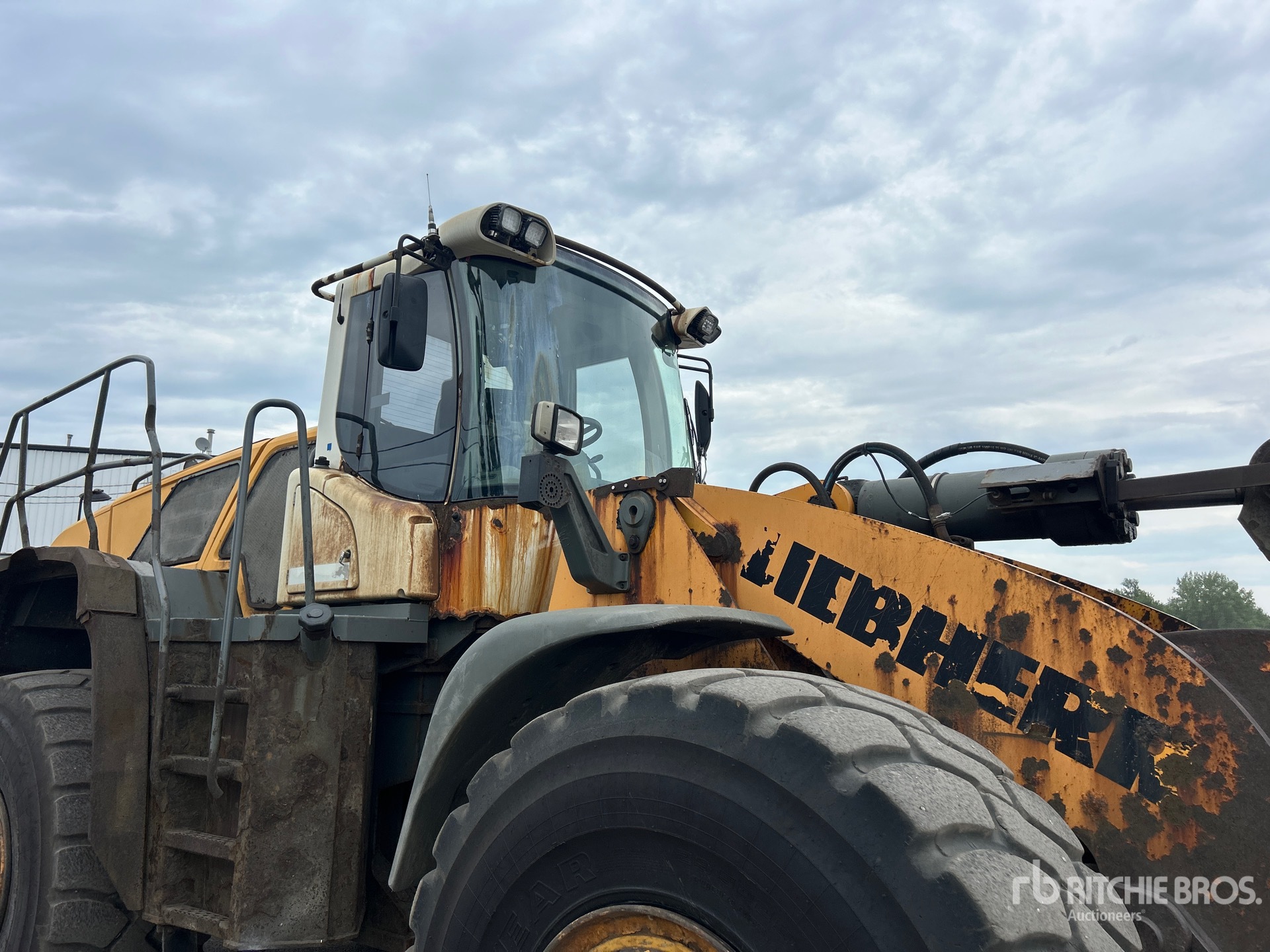 2013 Liebherr L586