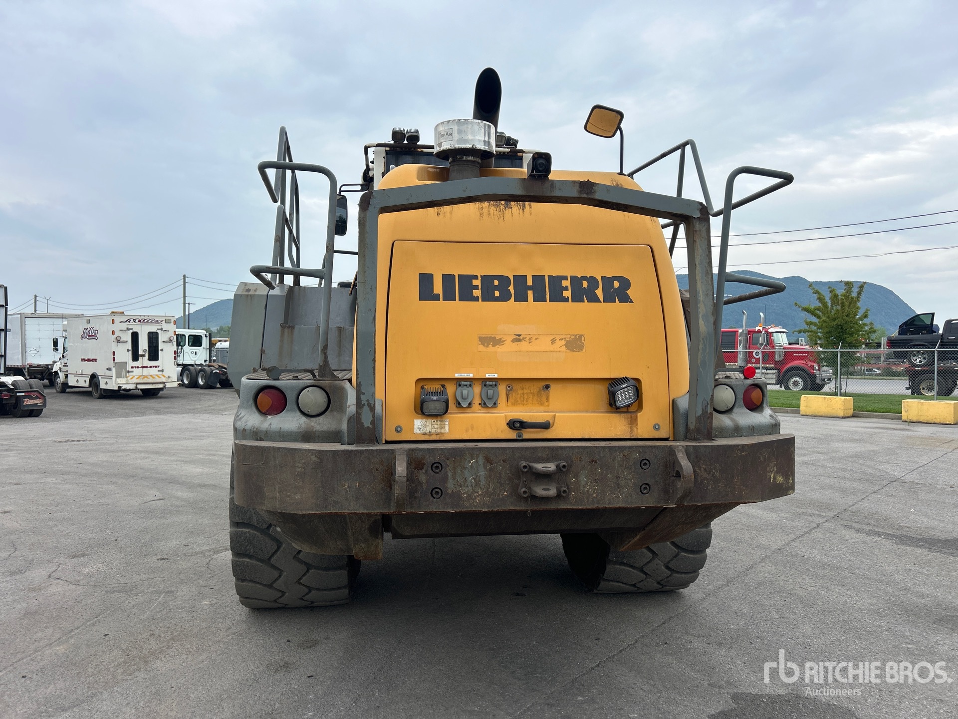 2013 Liebherr L586
