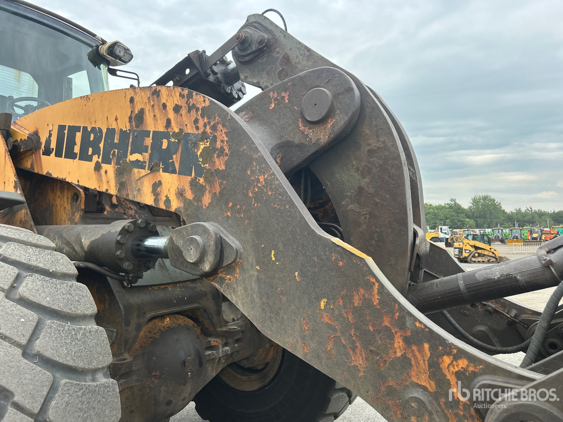 2013 Liebherr L586