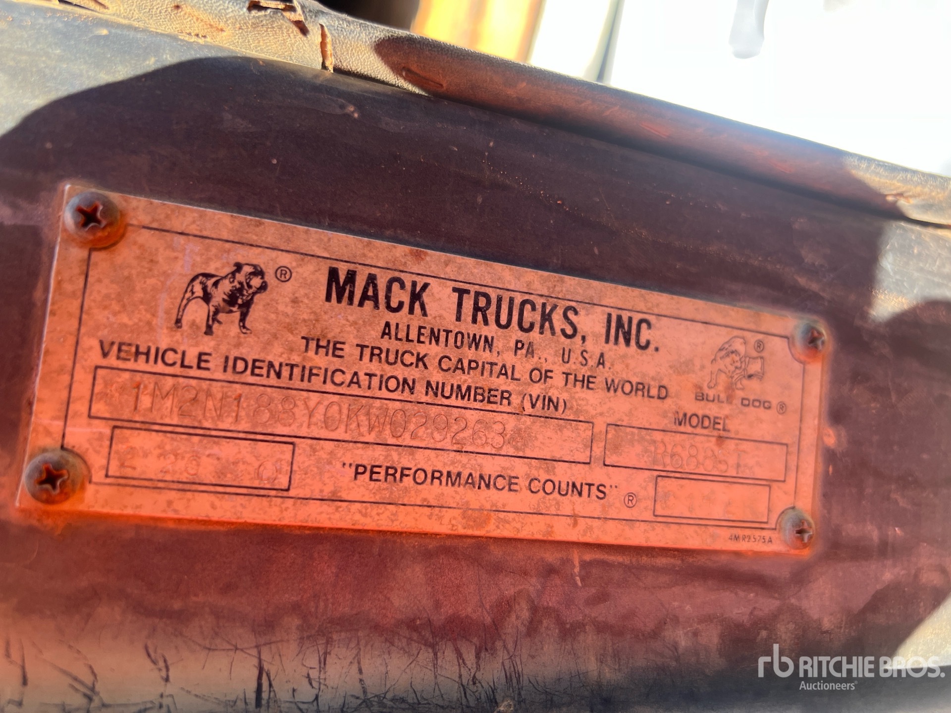 1989 Mack R688ST