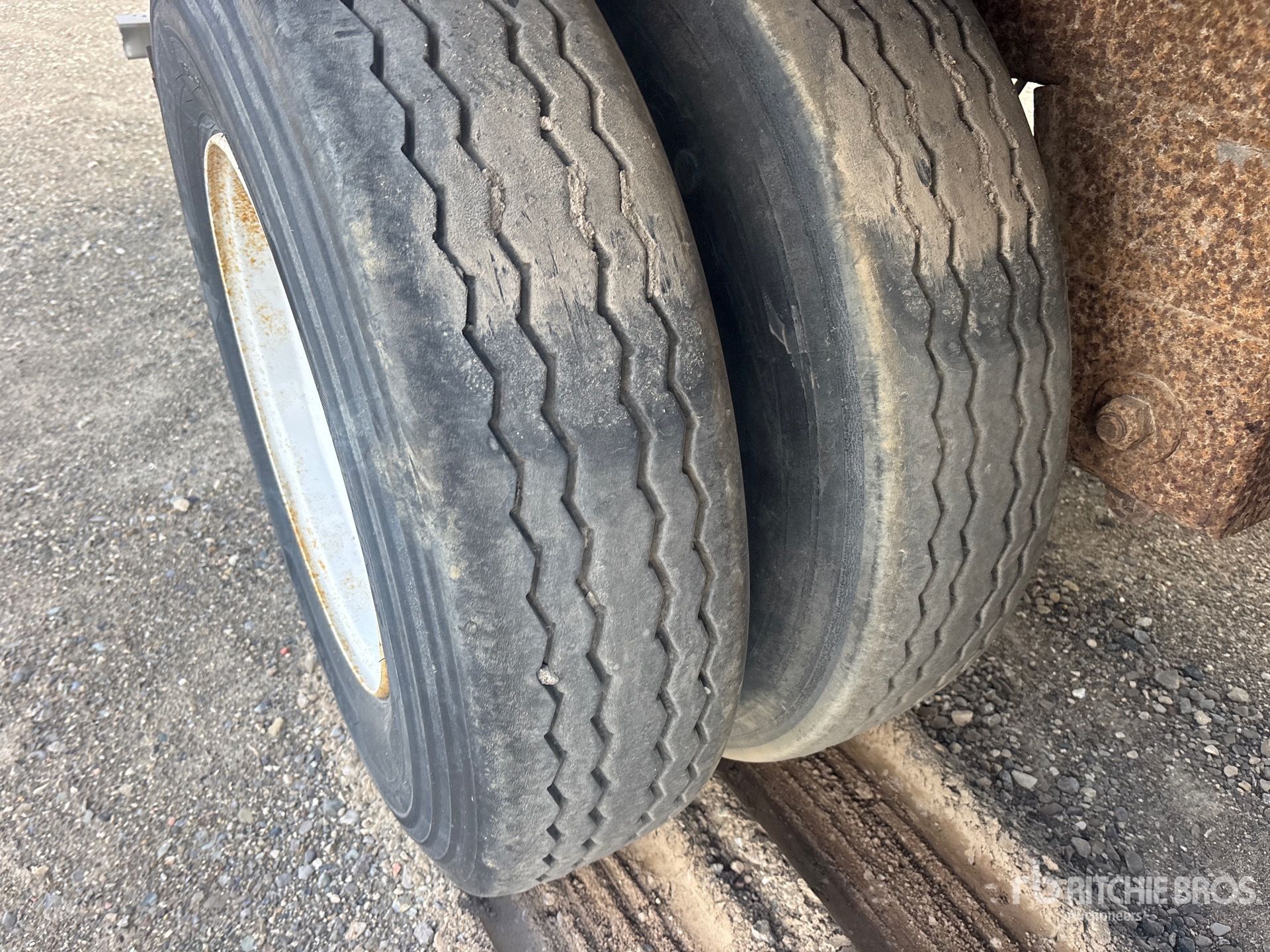 2005 Utility 53 FT X 102 IN TRI/A (INOPERABLE)