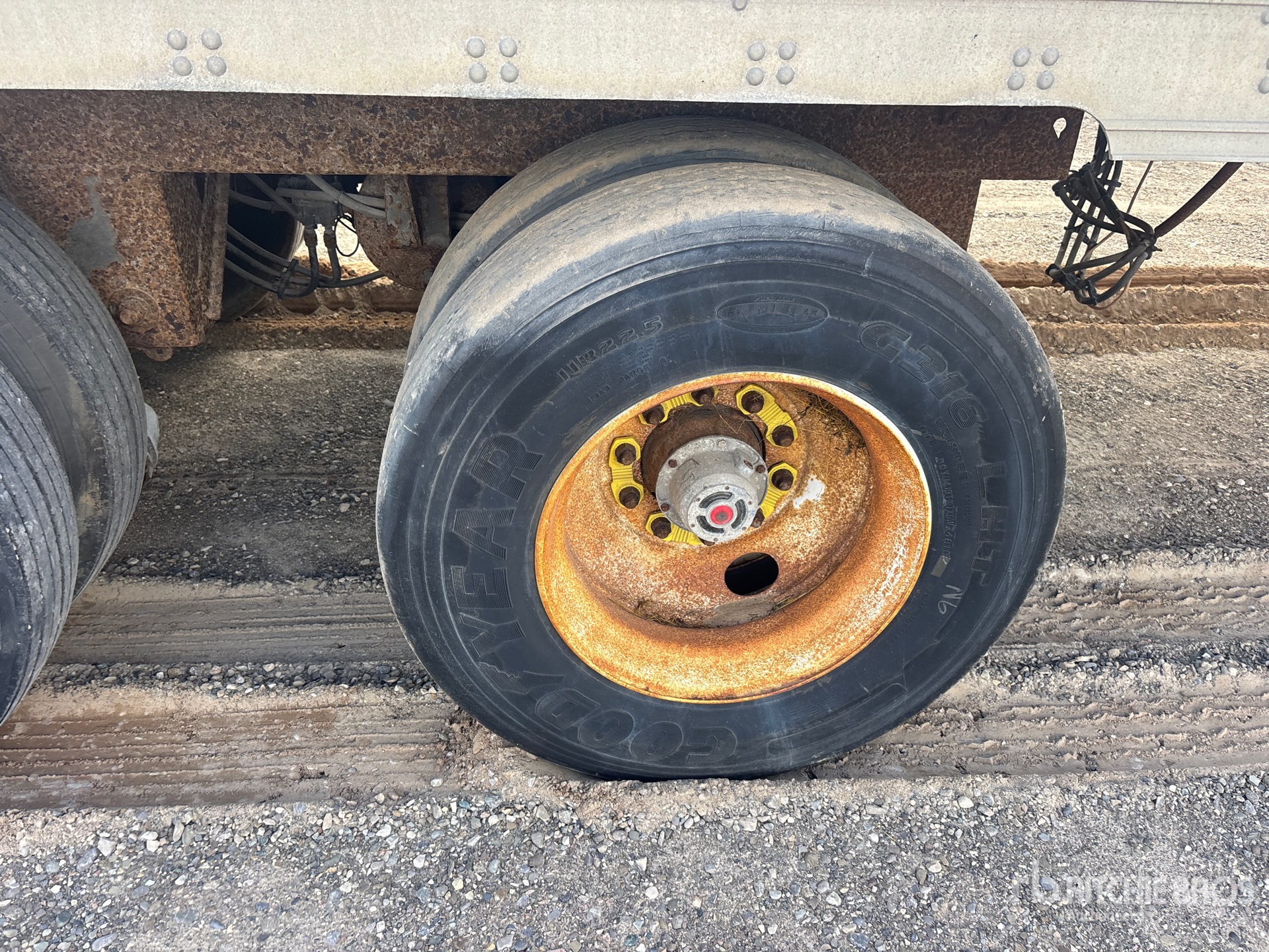 2005 Utility 53 FT X 102 IN TRI/A (INOPERABLE)