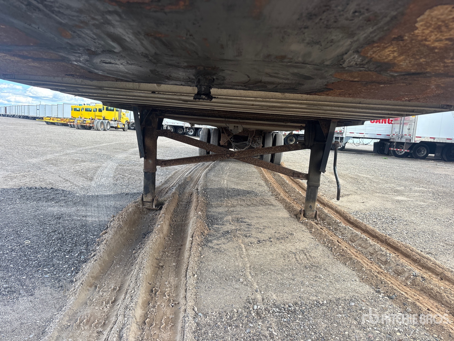 2005 Utility 53 FT X 102 IN TRI/A (INOPERABLE)