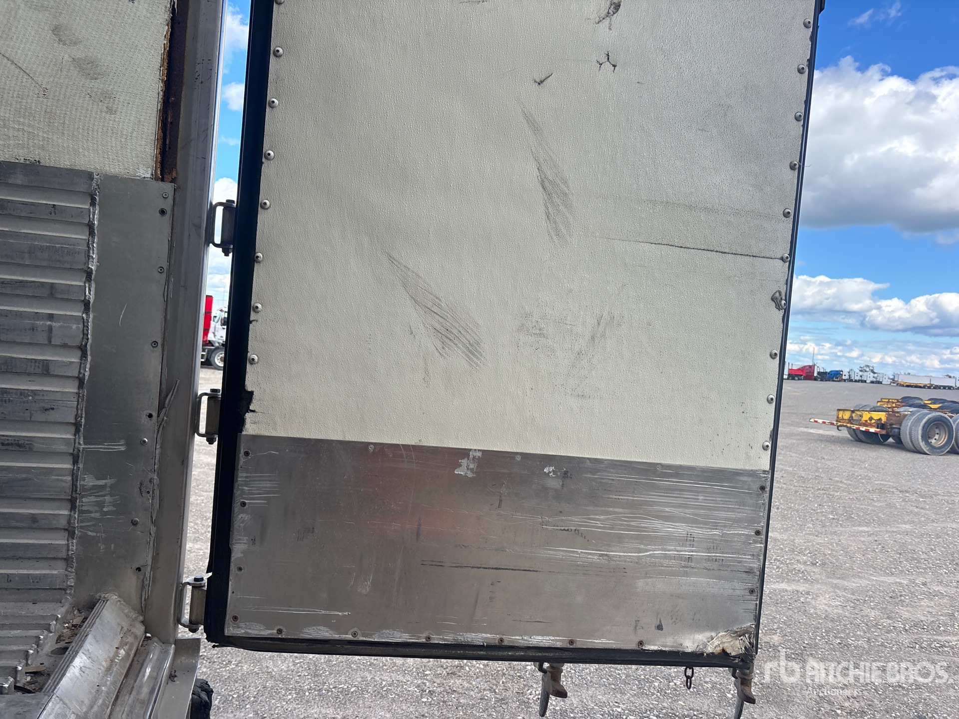 2005 Utility 53 FT X 102 IN TRI/A (INOPERABLE)