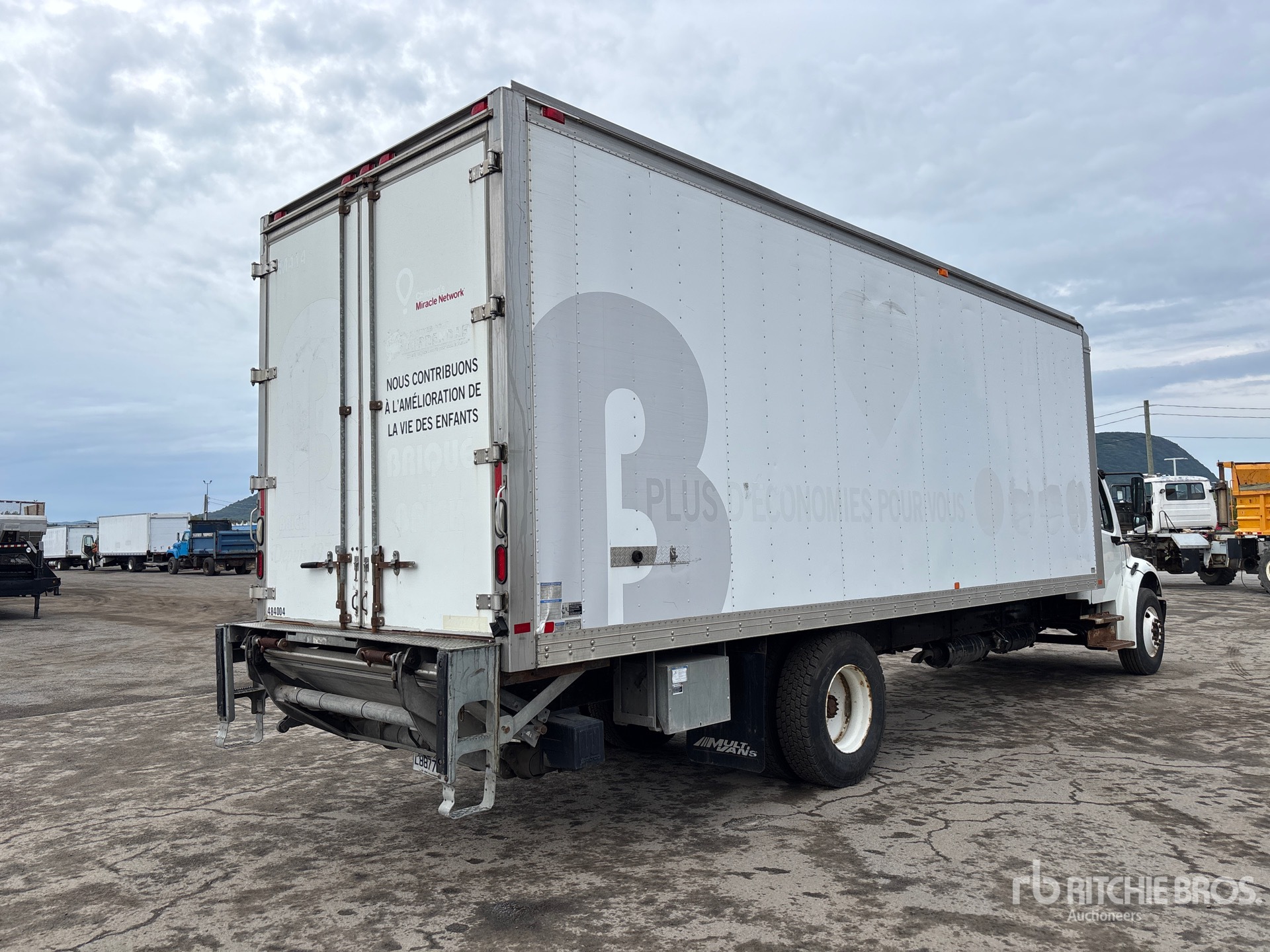 2016 Freightliner M2 106
