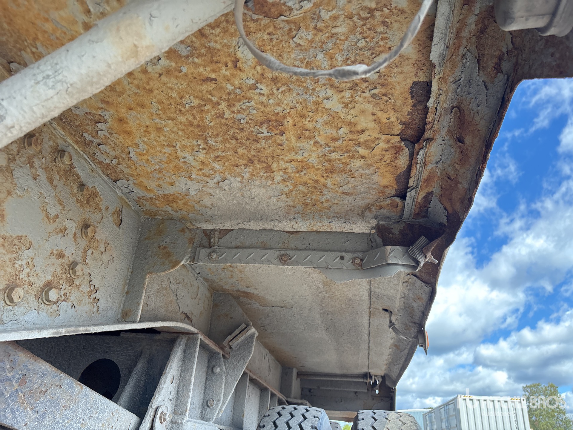 2003 Midland SK2400