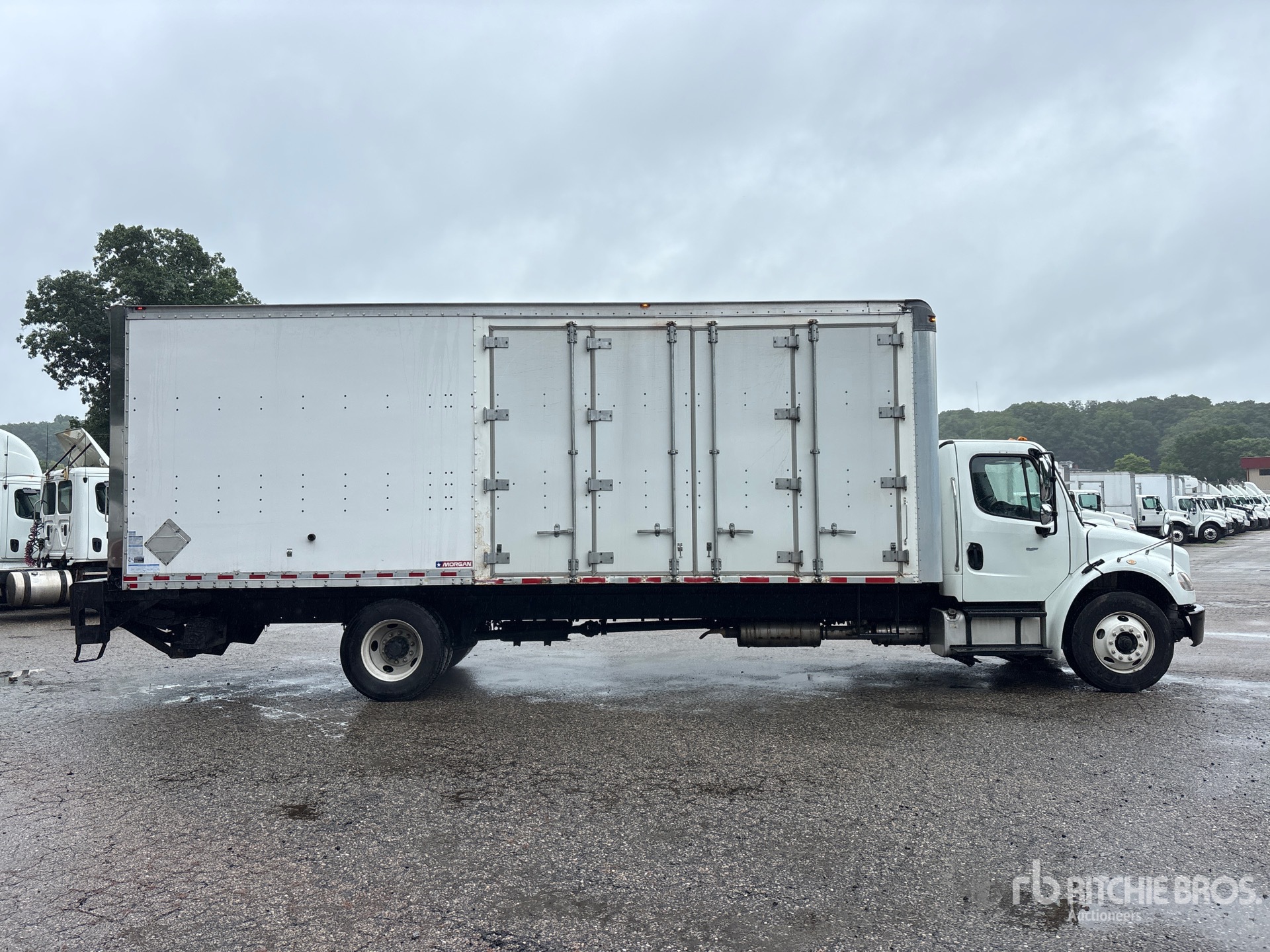 2017 Freightliner M2106