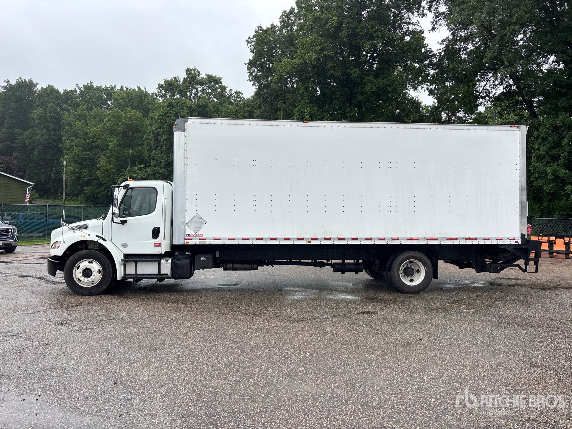2017 Freightliner M2106