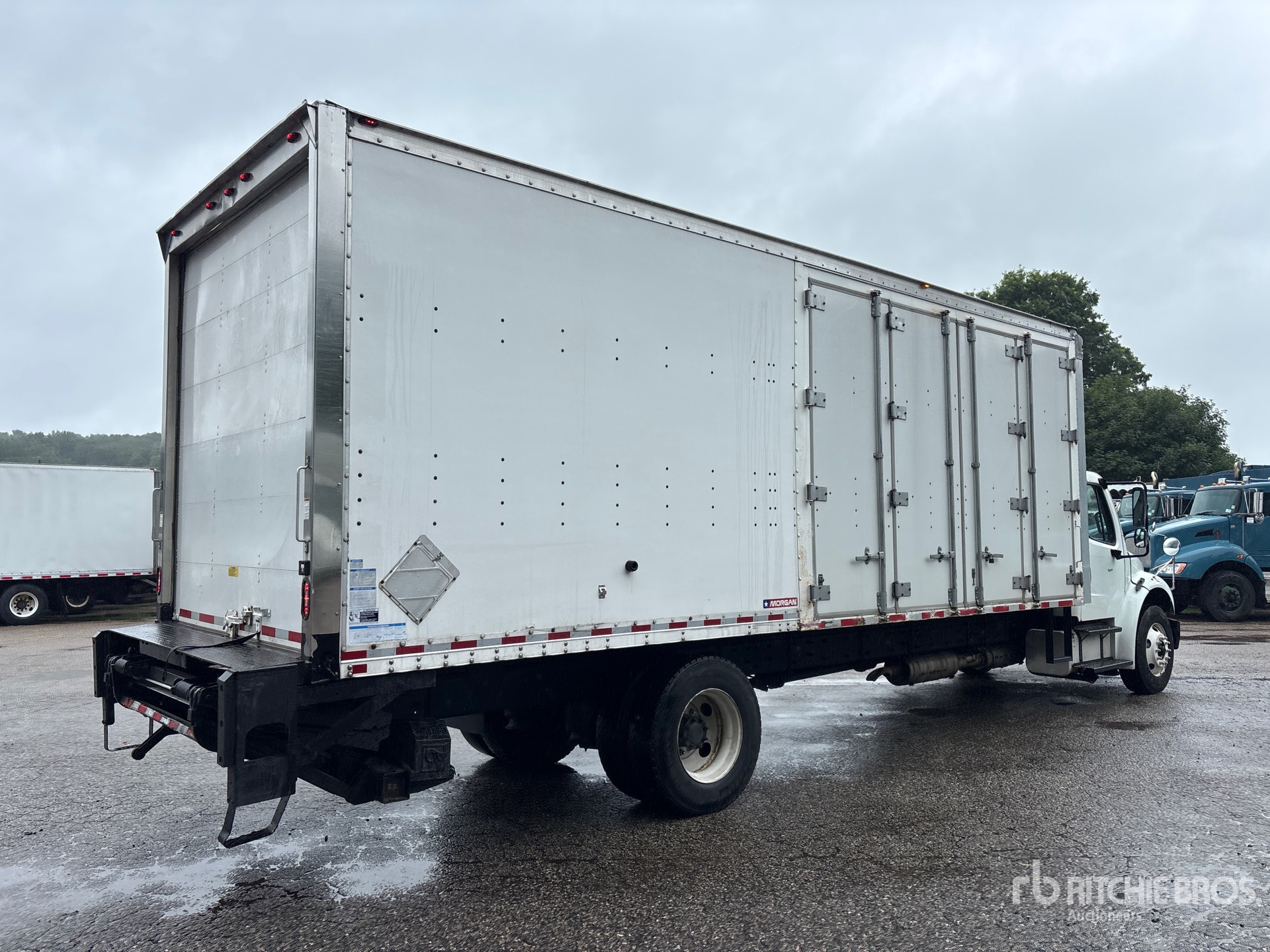 2017 Freightliner M2106