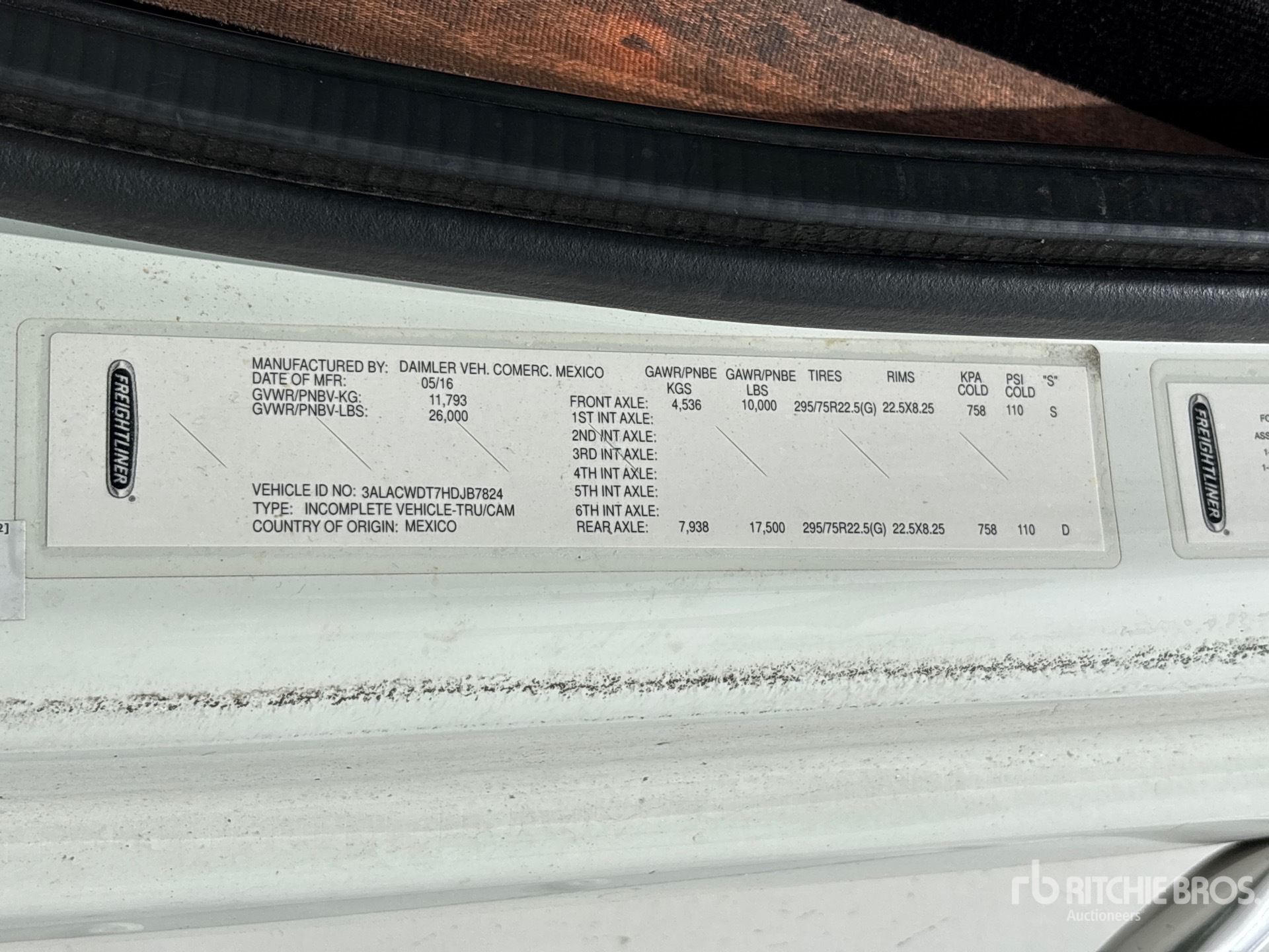 2017 Freightliner M2106