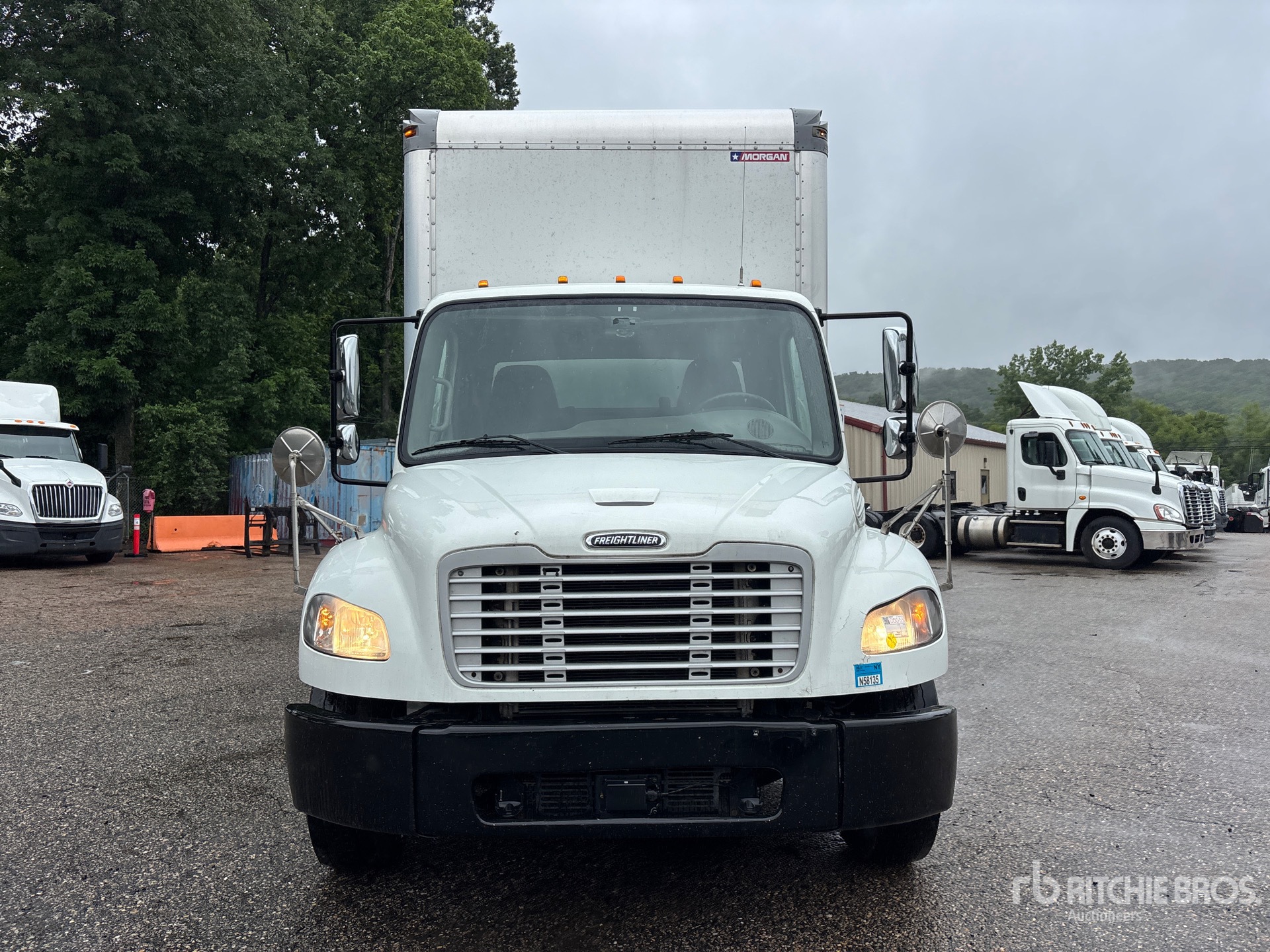 2017 Freightliner M2106