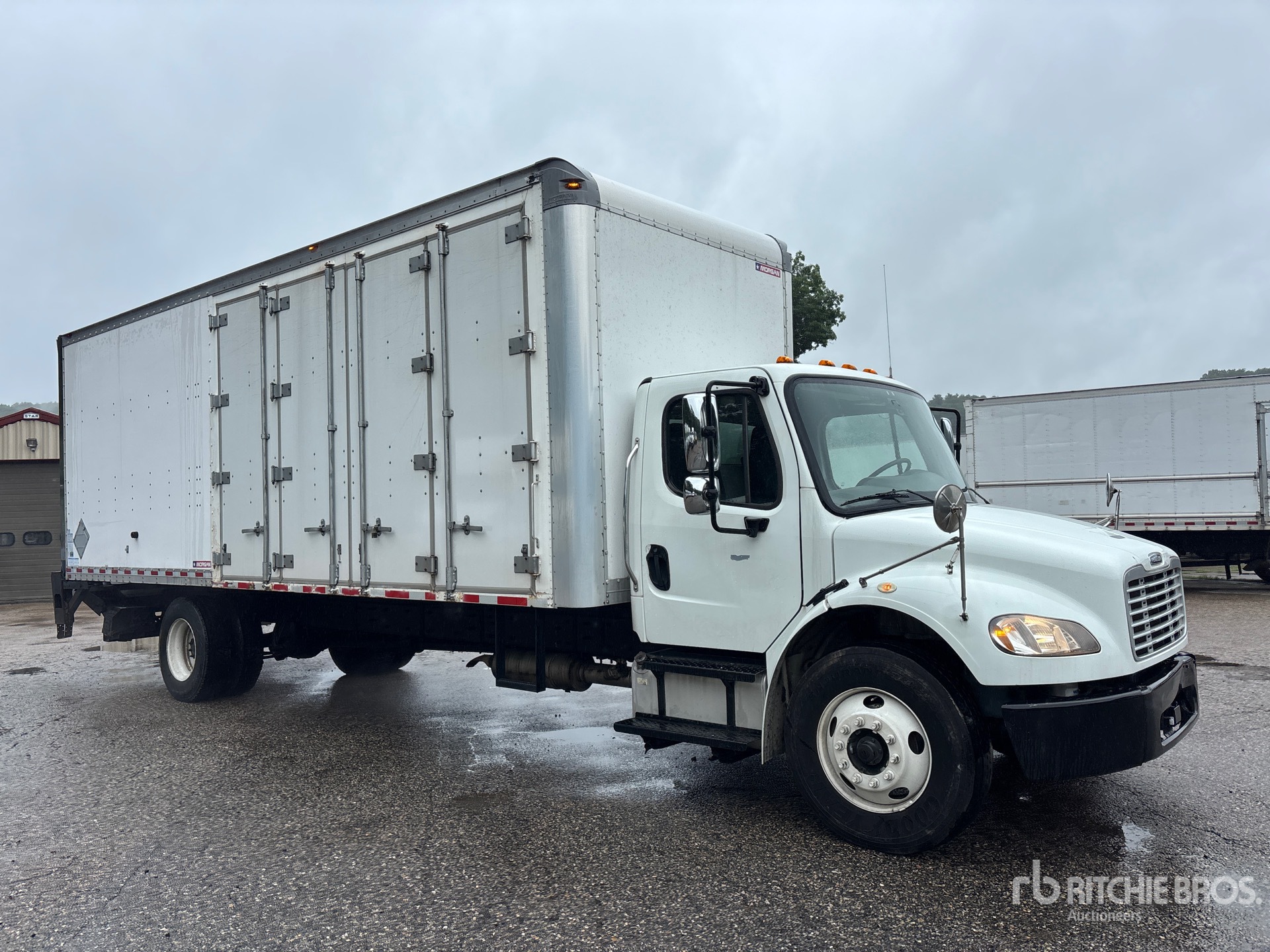 2017 Freightliner M2106