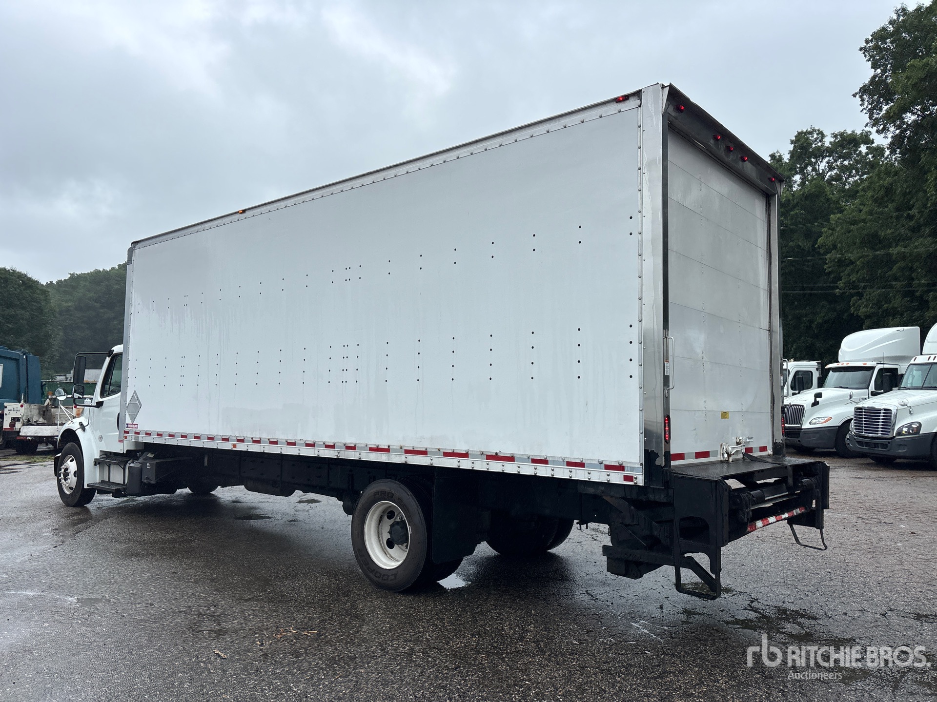 2017 Freightliner M2106
