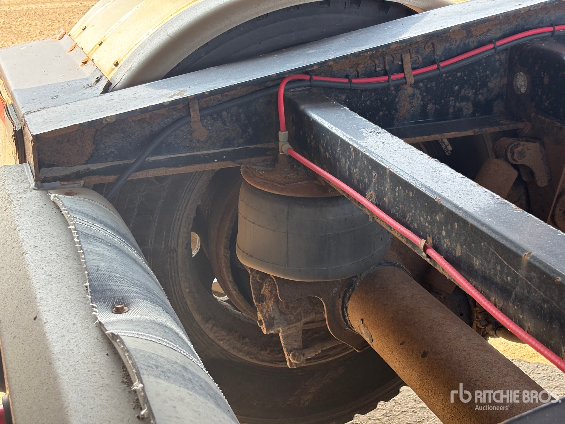 2013 Load King  28 FT SUPER B-TRAIN LEAD