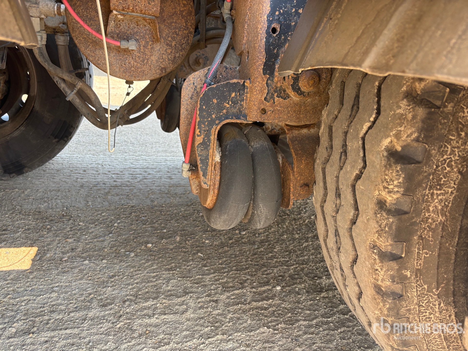 2013 Load King  28 FT SUPER B-TRAIN LEAD