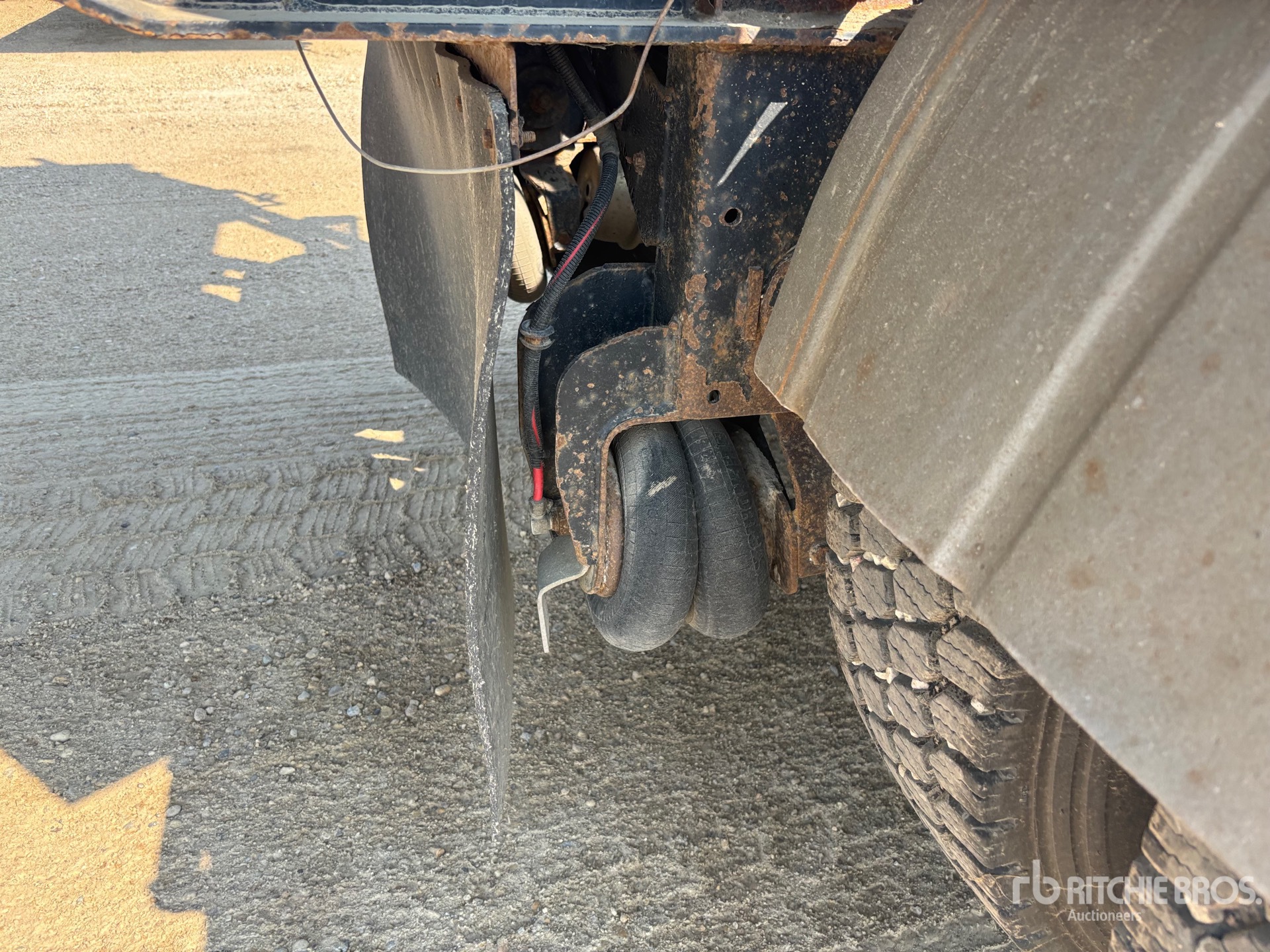 2013 Load King  28 FT SUPER B-TRAIN LEAD