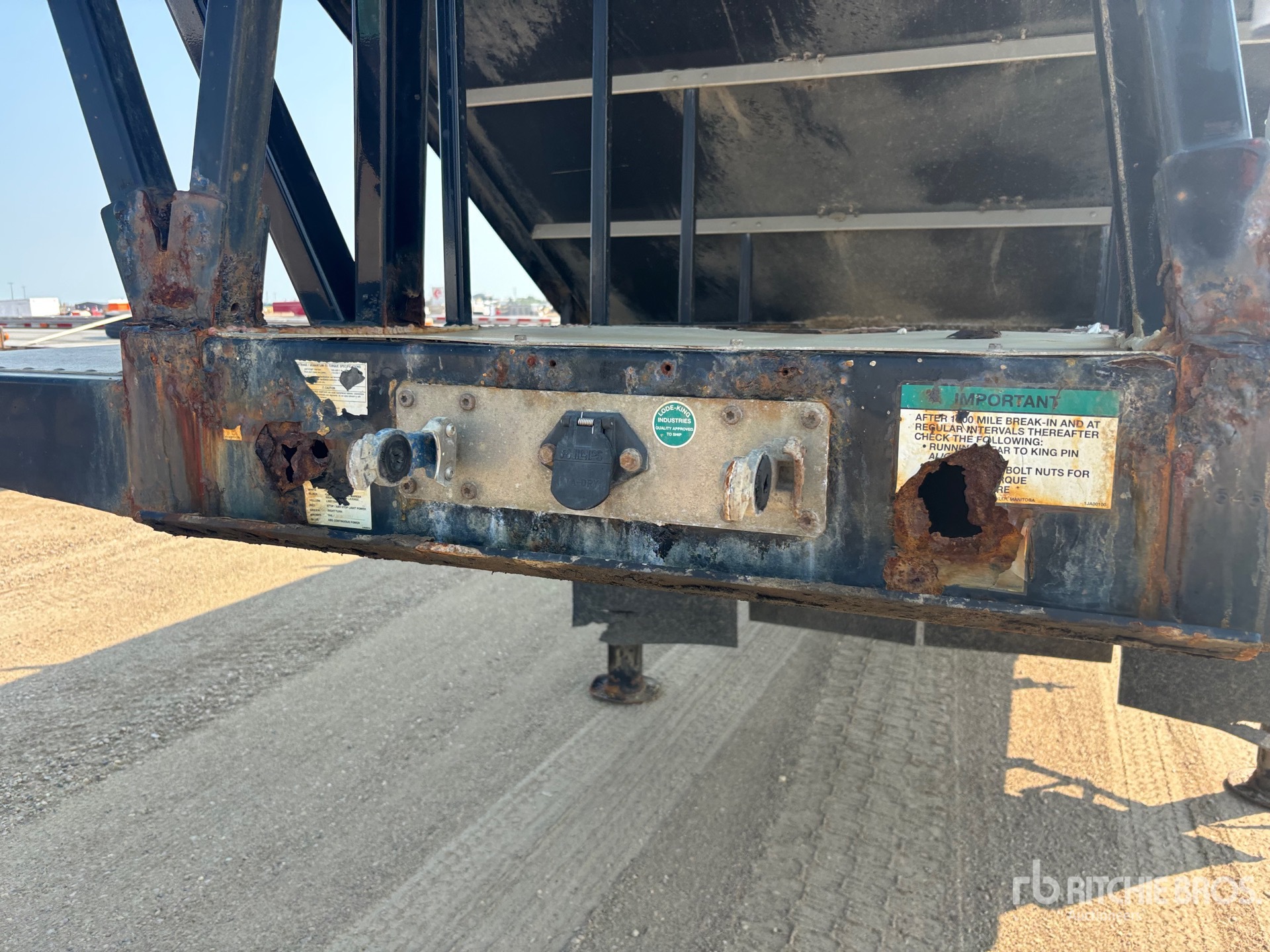 2013 Load King  28 FT SUPER B-TRAIN LEAD