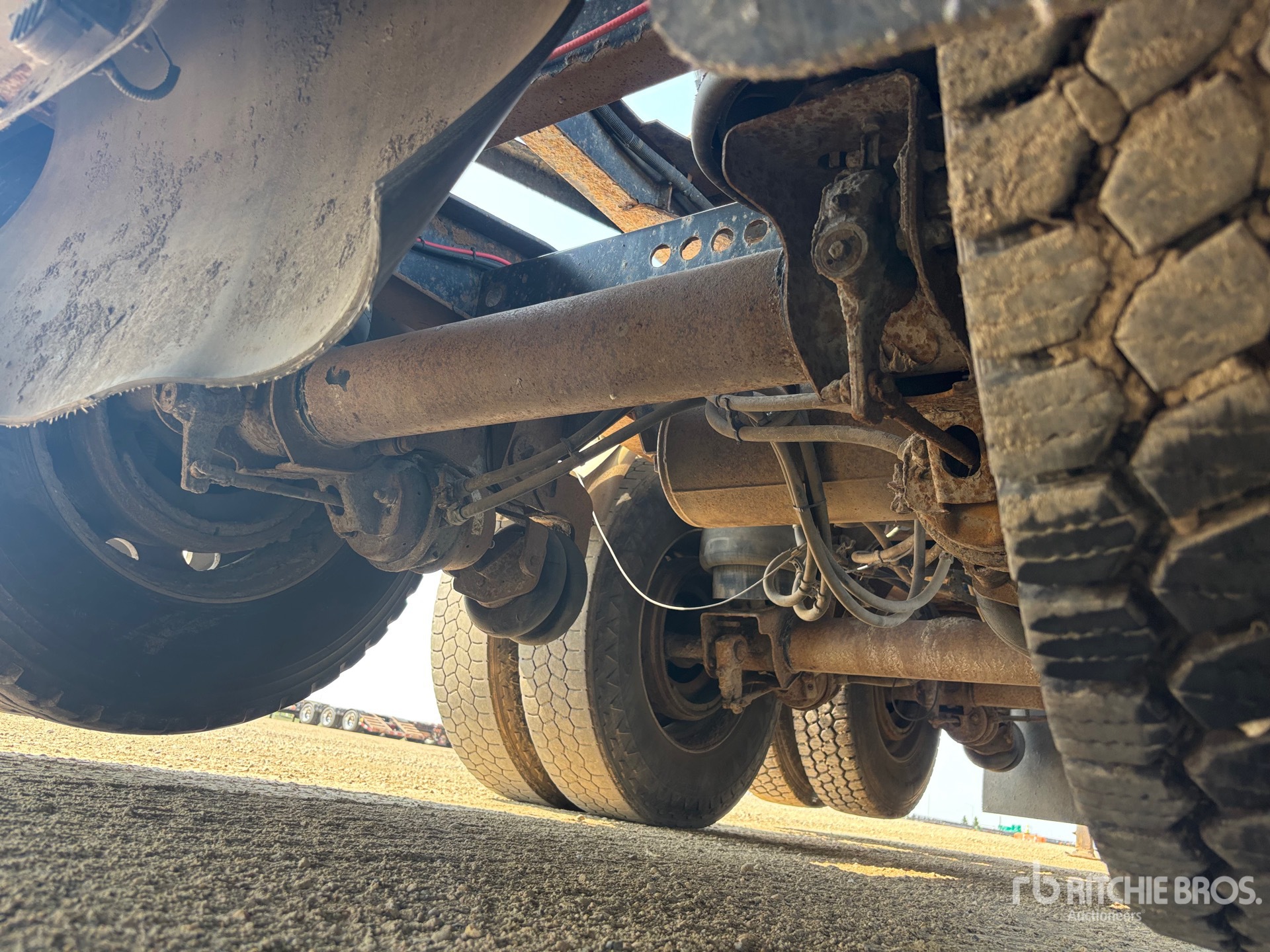 2013 Load King  28 FT SUPER B-TRAIN LEAD