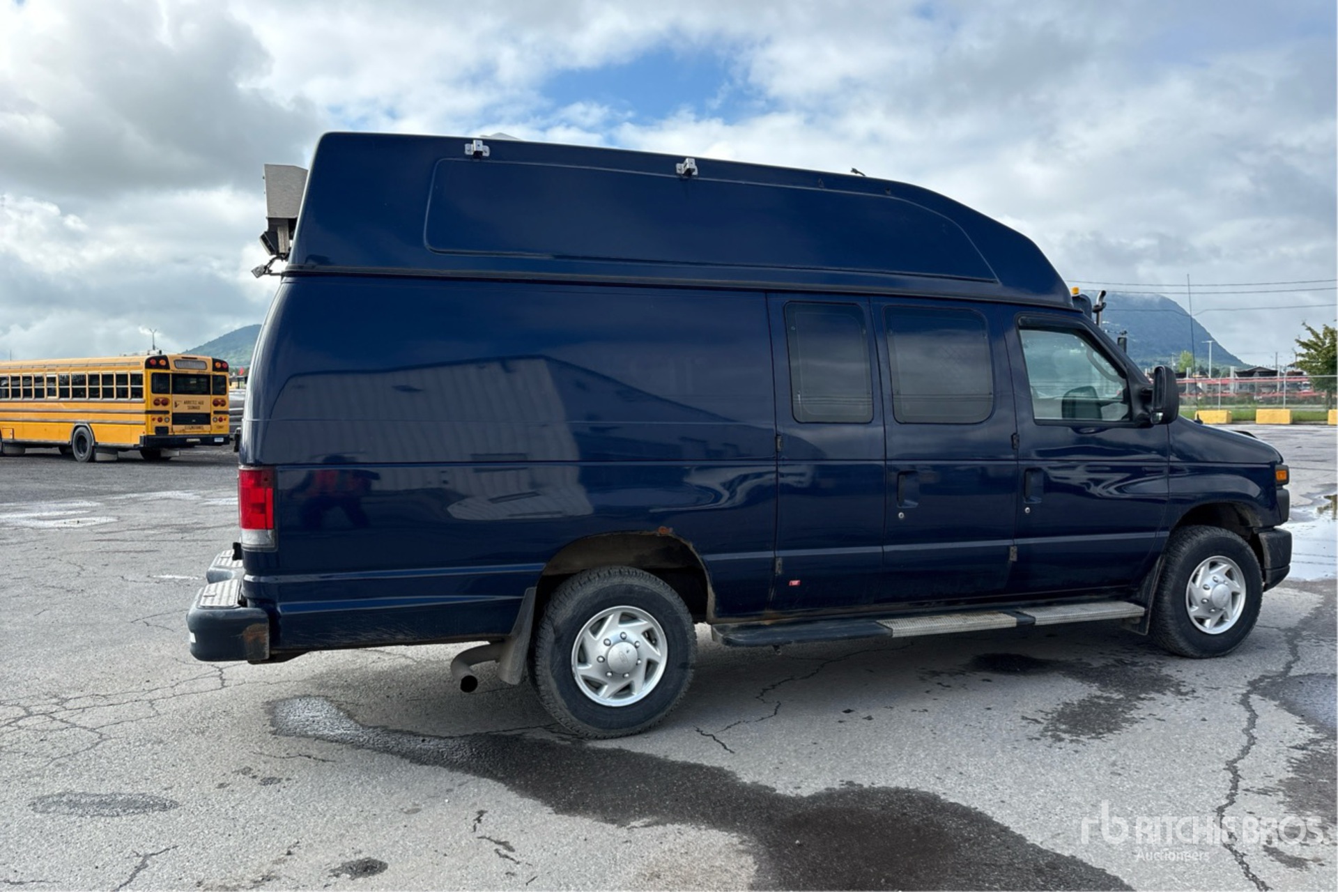 2013 Ford E-350