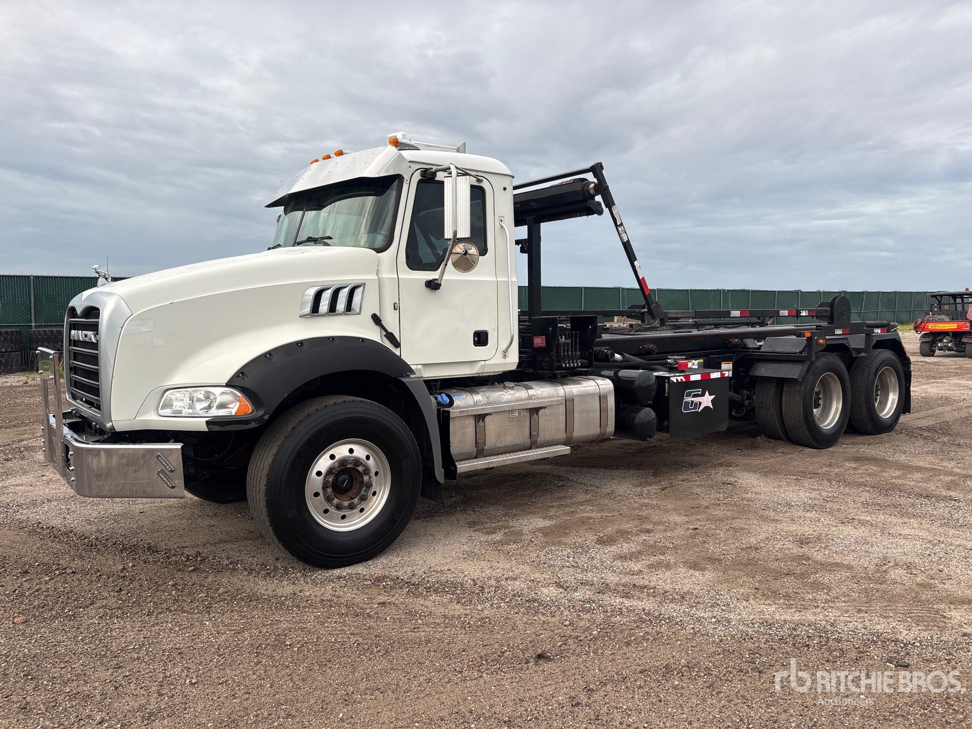 2020 Mack GR64B9
