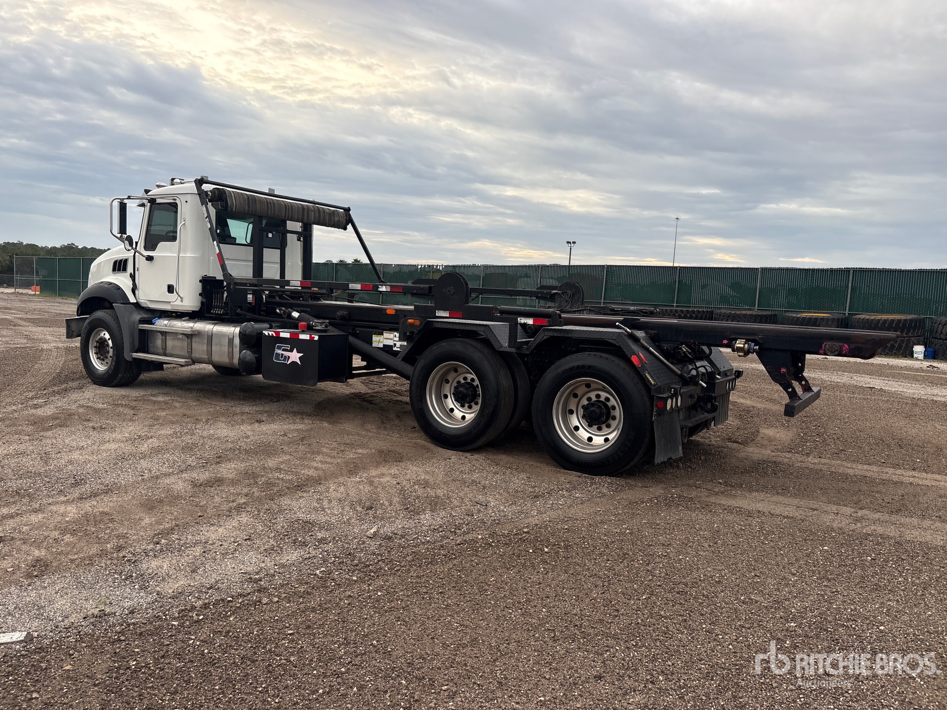 2020 Mack GR64B9