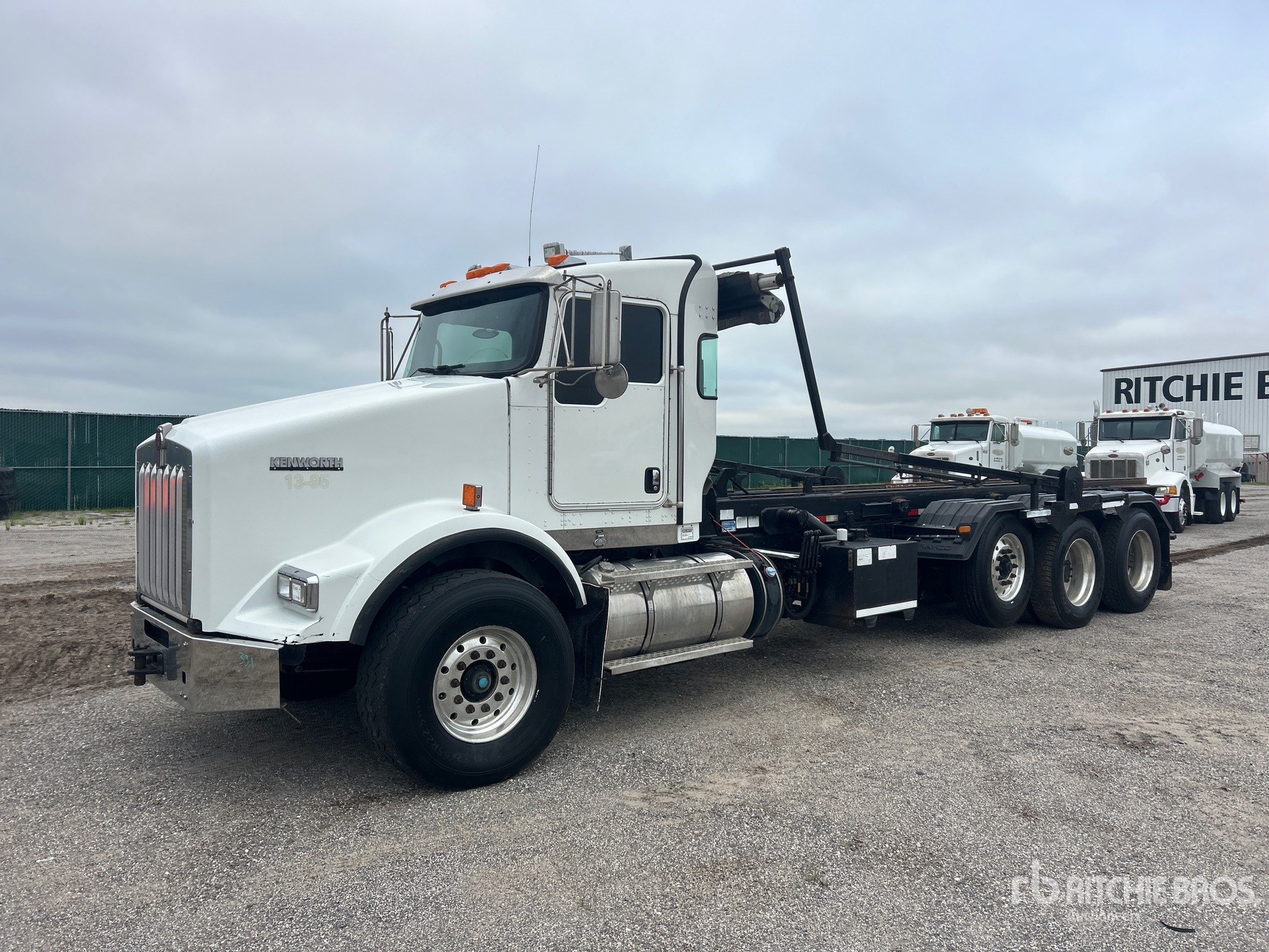 Photo of 2013 Kenworth T800