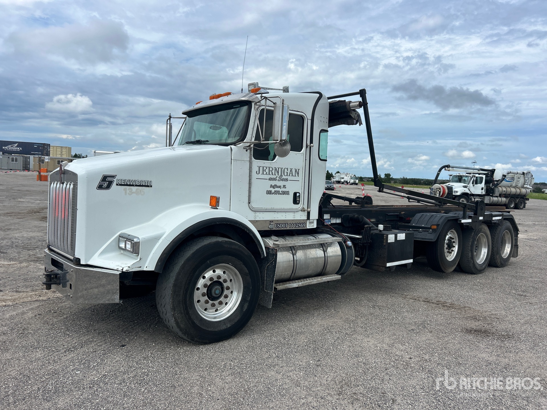 Photo of 2013 Kenworth T800