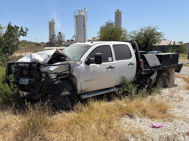 2013 Chevrolet 3500HD 4x2 Crew Cab Flatbed Truck
