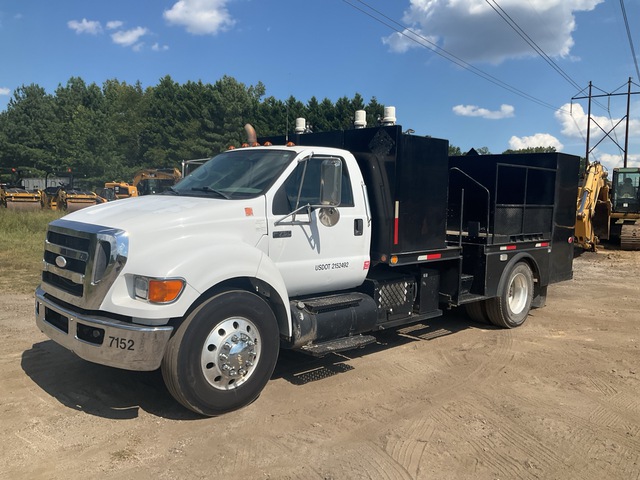 2008 Ford F-750 XL 4x2 Lube Truck 2008 Ford F-750 XL 4x2 Lube Truck