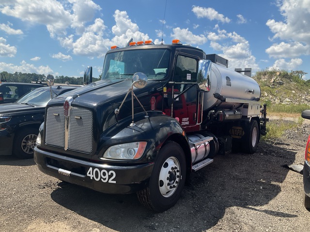 2018 Etnyre black topped 2000 gal on 2019 Kenworth T370 4x2 Asphalt Distributor Truck 2018 Etnyre black topped 2000 gal on 2019 Kenworth T370 4x2 Asphalt Distributor Truck