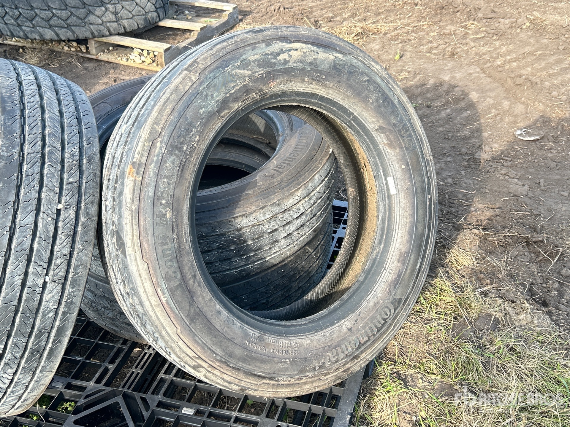Continental QUANTITY OF (4) 225/70R19.5