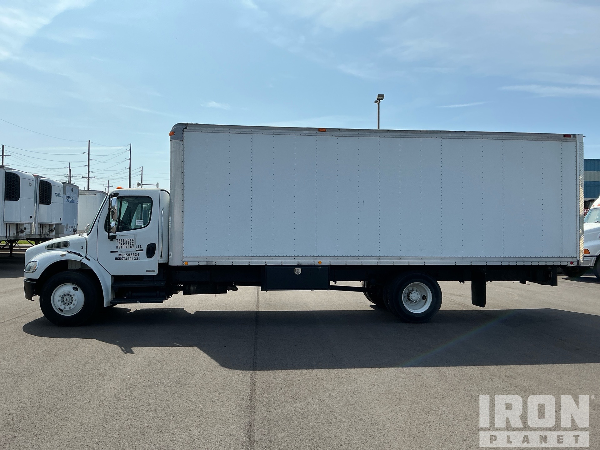 2004 Freightliner M2 106